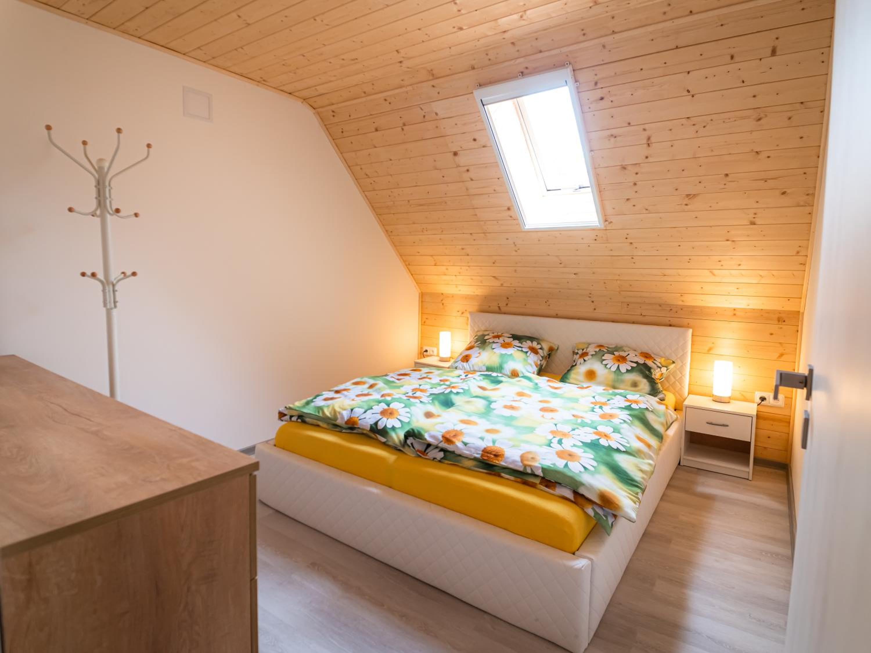 Five-Bedroom House photo 1