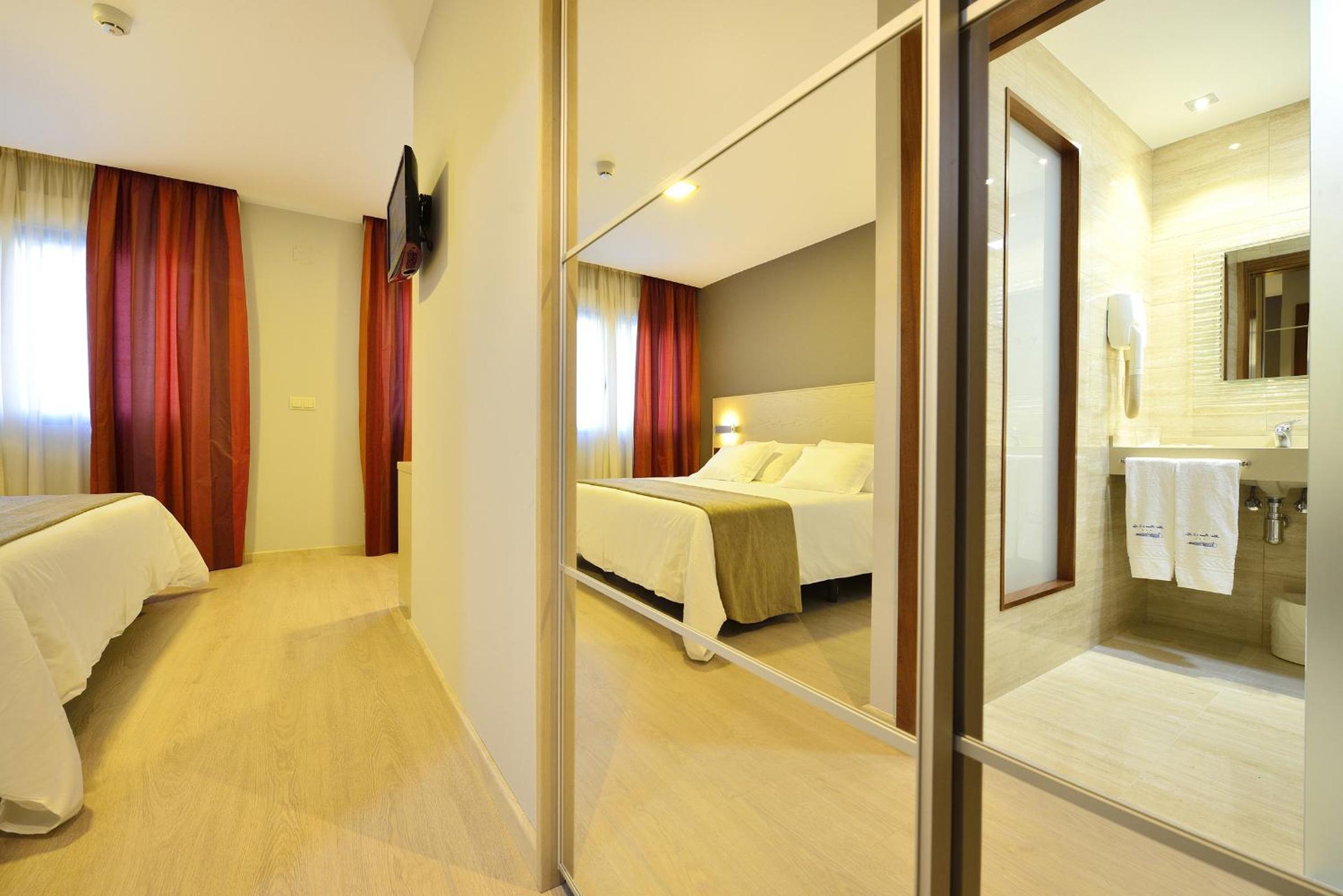 Double Room - Photo 10