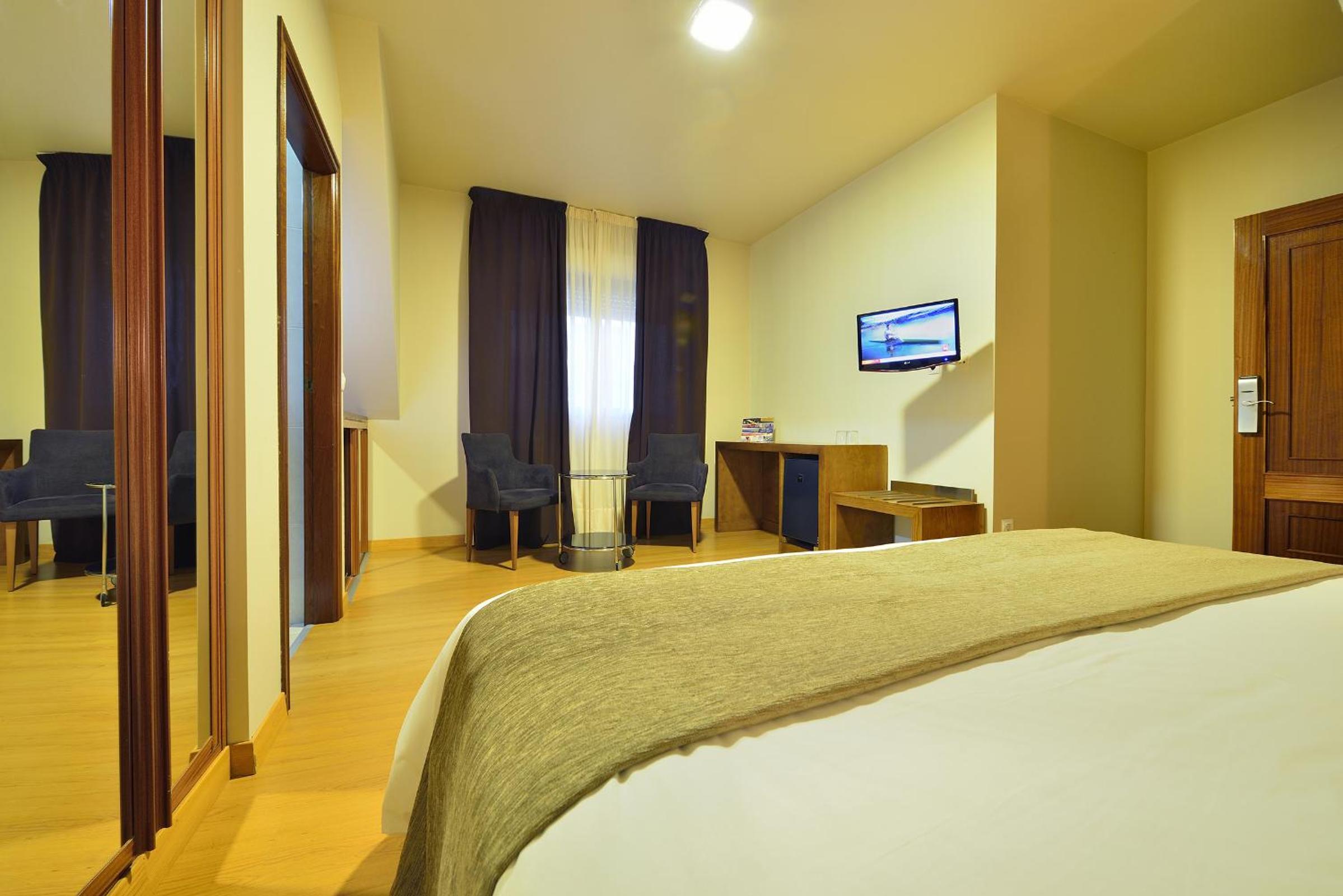 Double Room - Photo 11