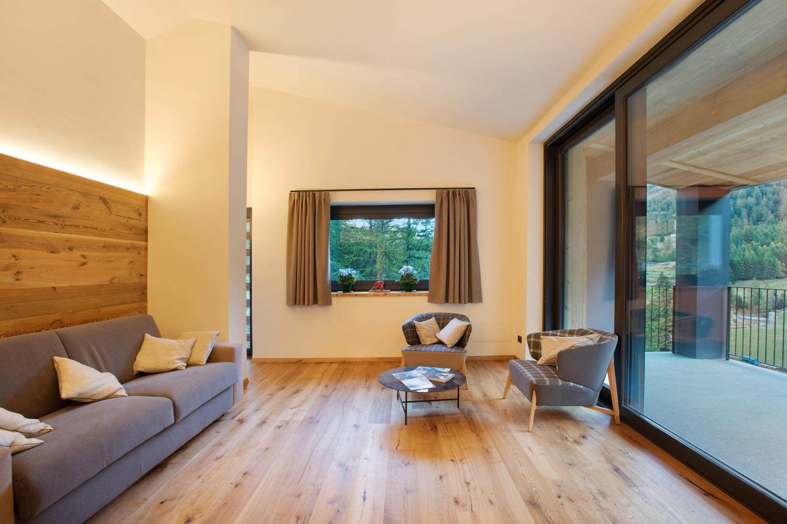 Two-Bedroom Deluxe Apartment with Garden View photo 1