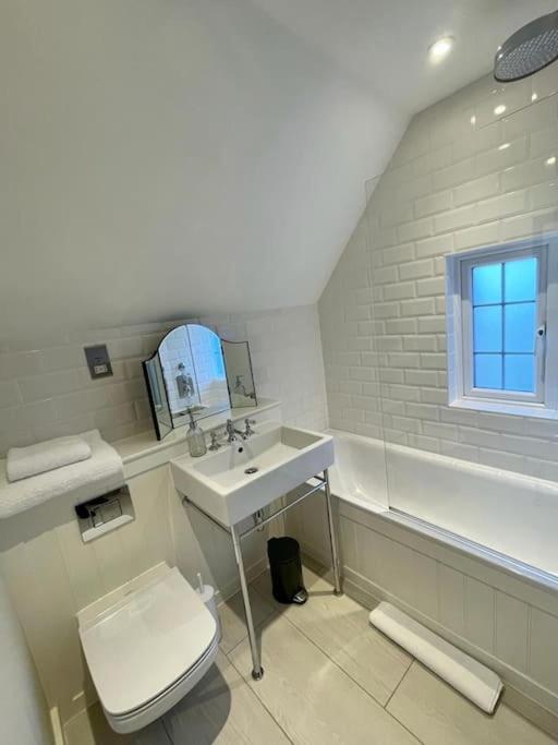 Four-Bedroom House photo 3