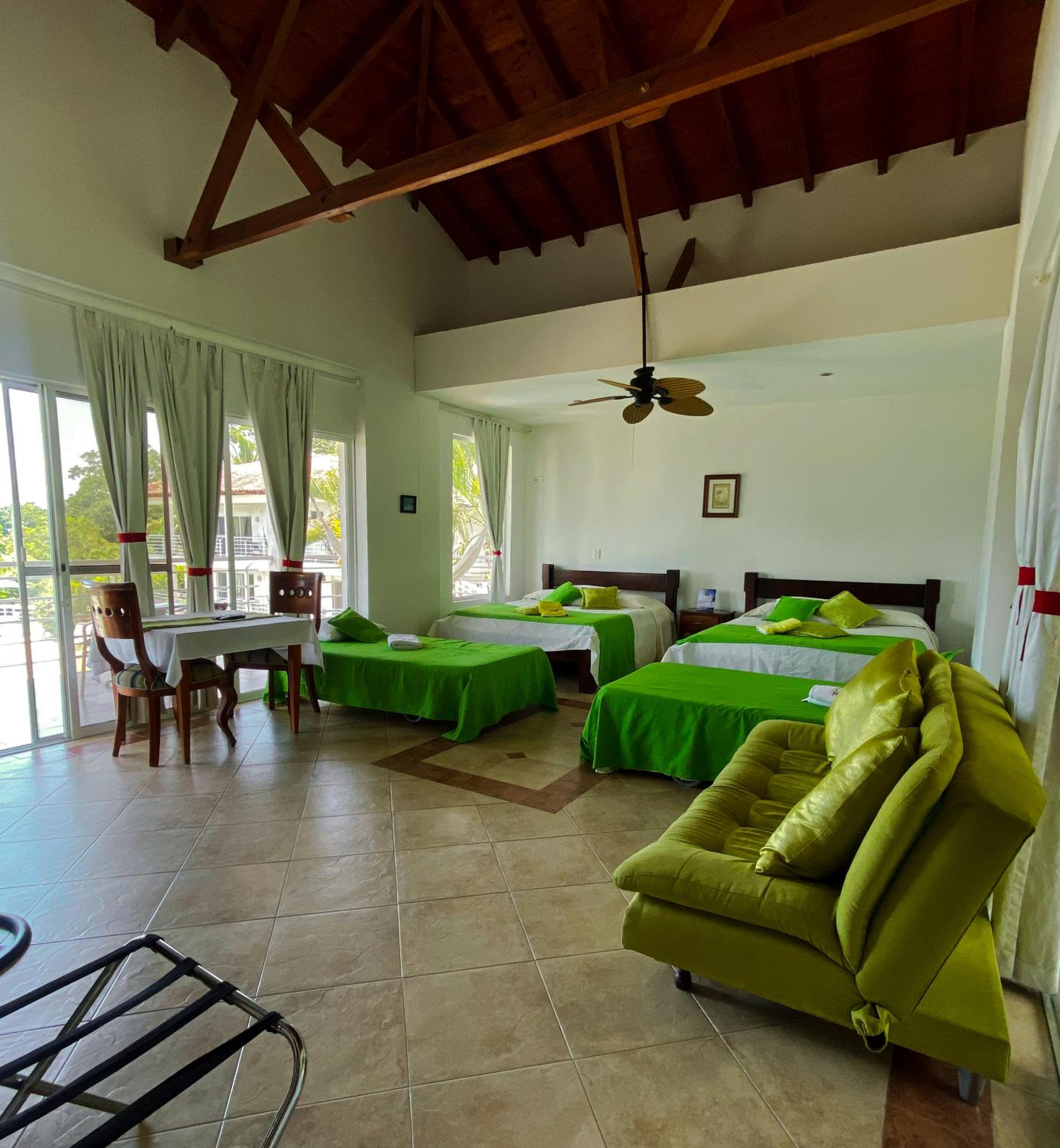 Family Room - Photo 4