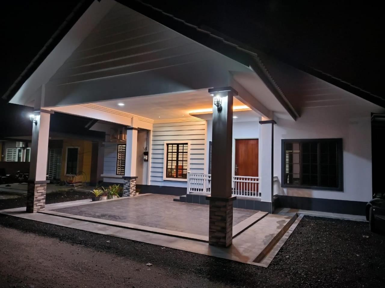 Three-Bedroom House photo 1