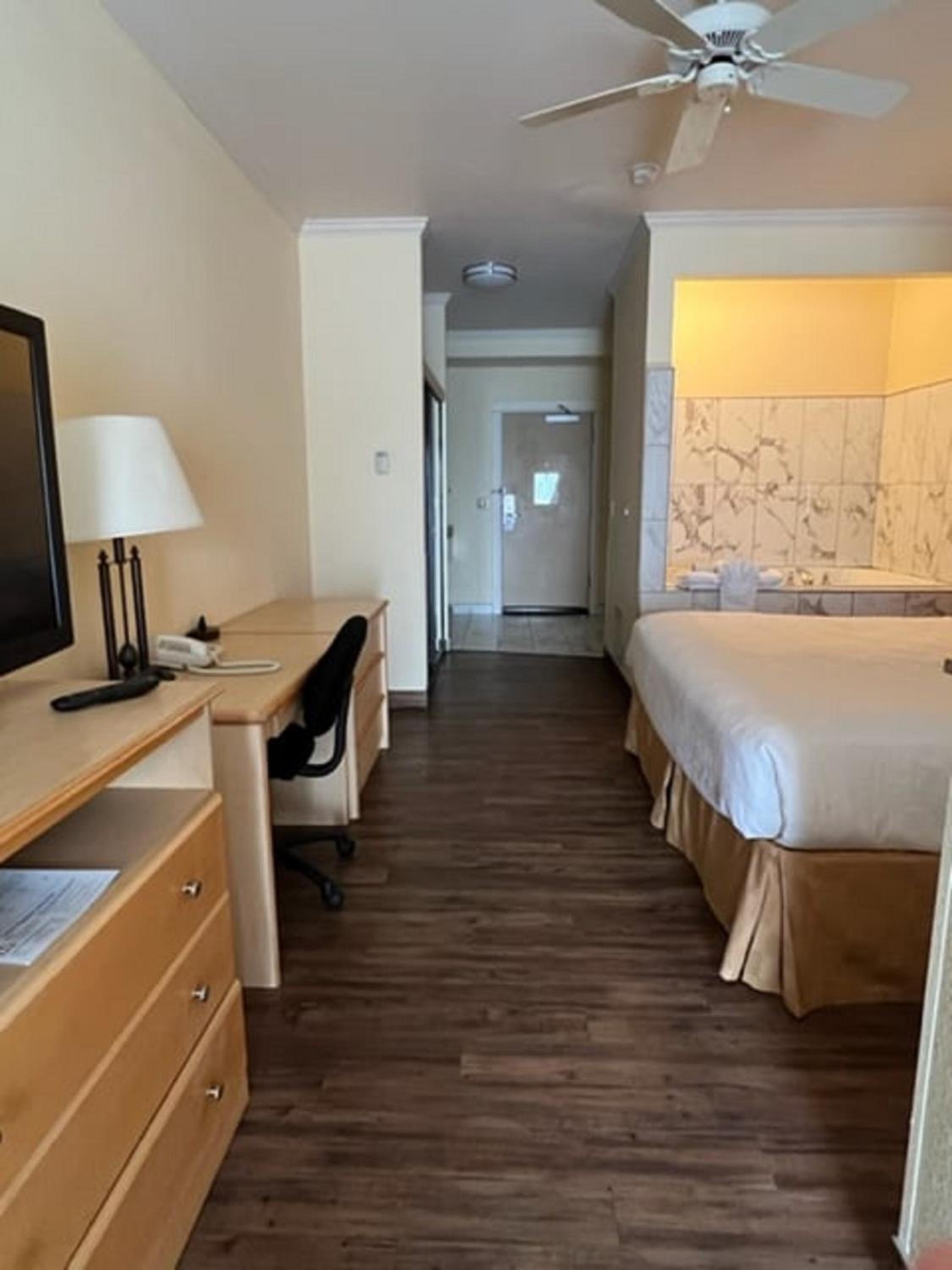 King Spa Room - First Floor - Pet Friendly