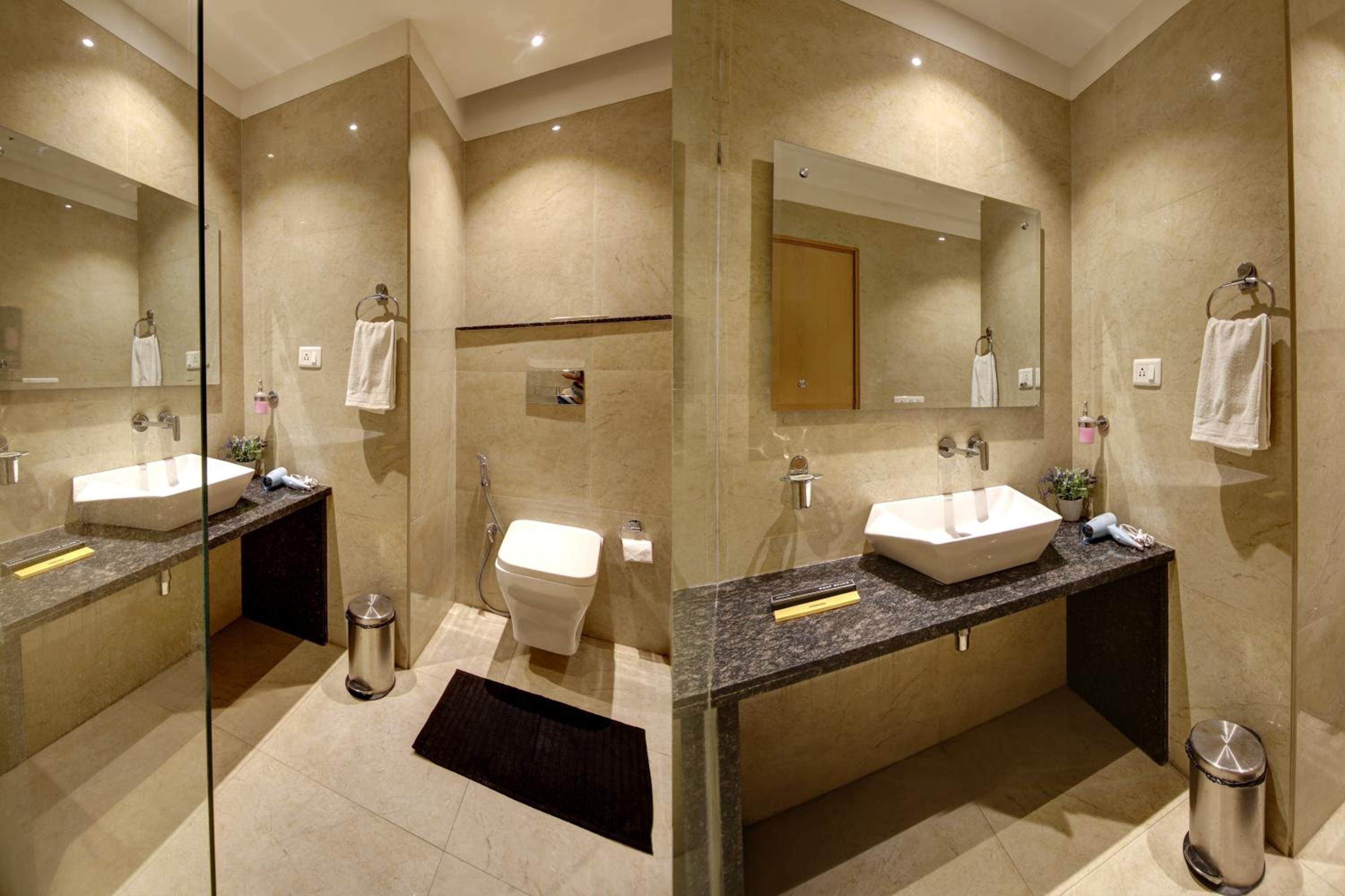 Suite with City View - Photo 8