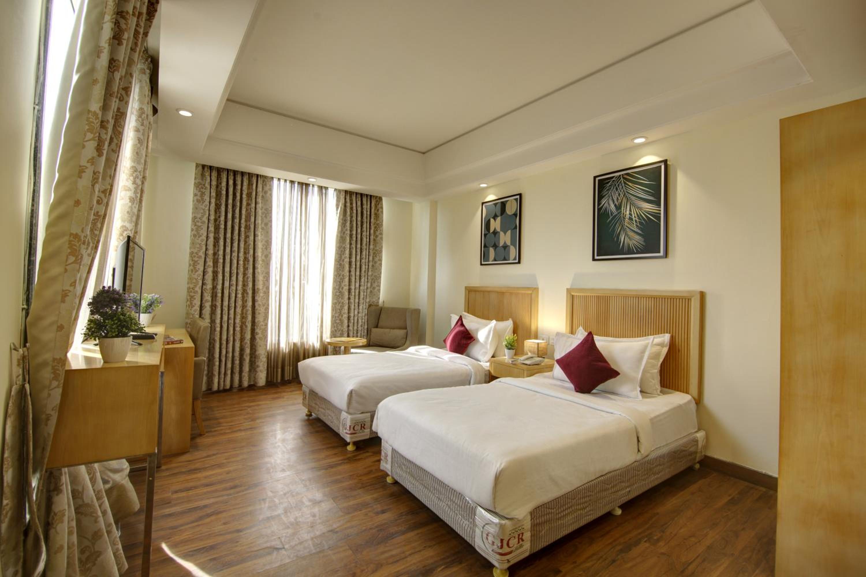 Superior Twin Room with City View - Photo 1
