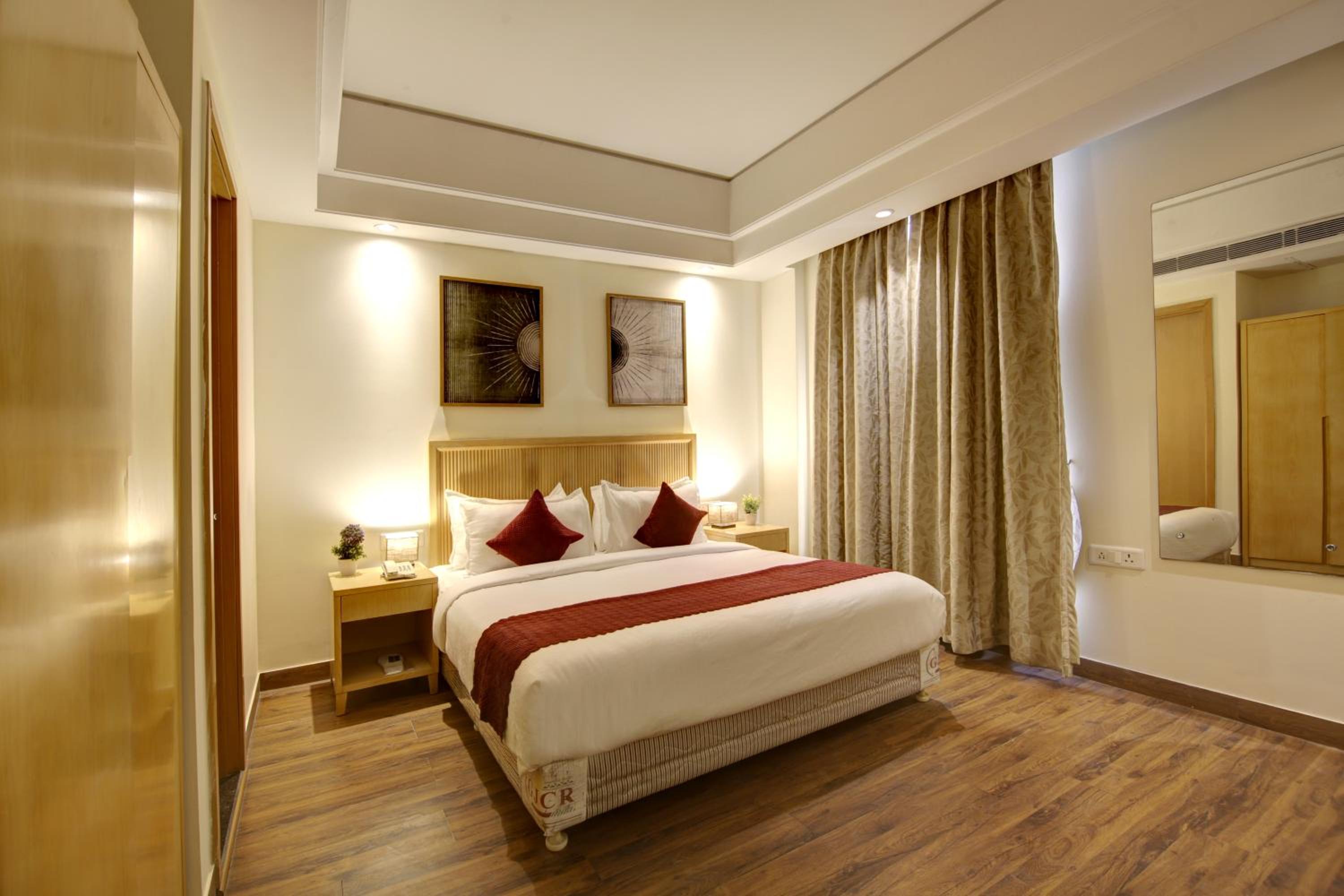 Suite with City View - Photo 14