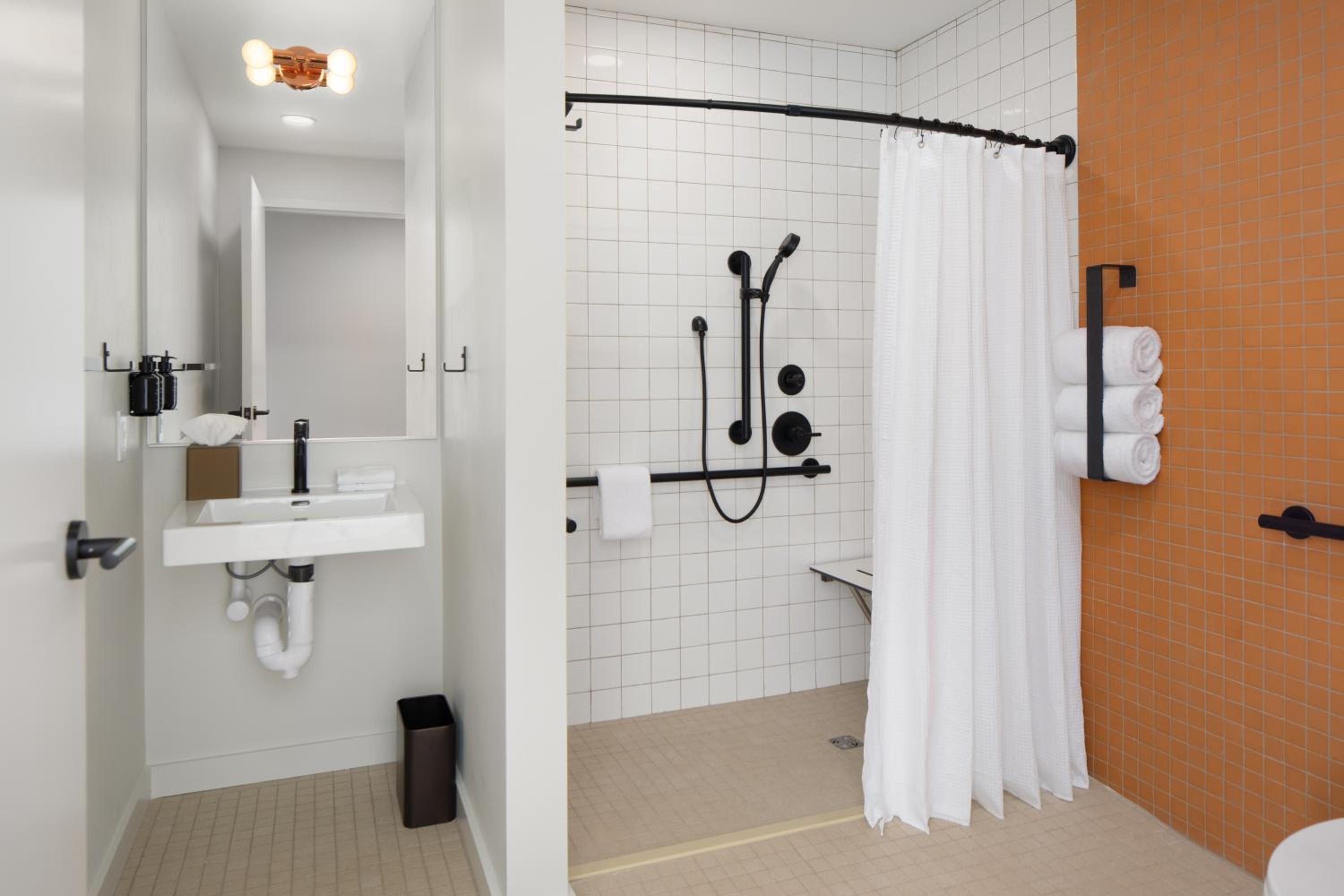 King Room - Disability Access - Photo 3