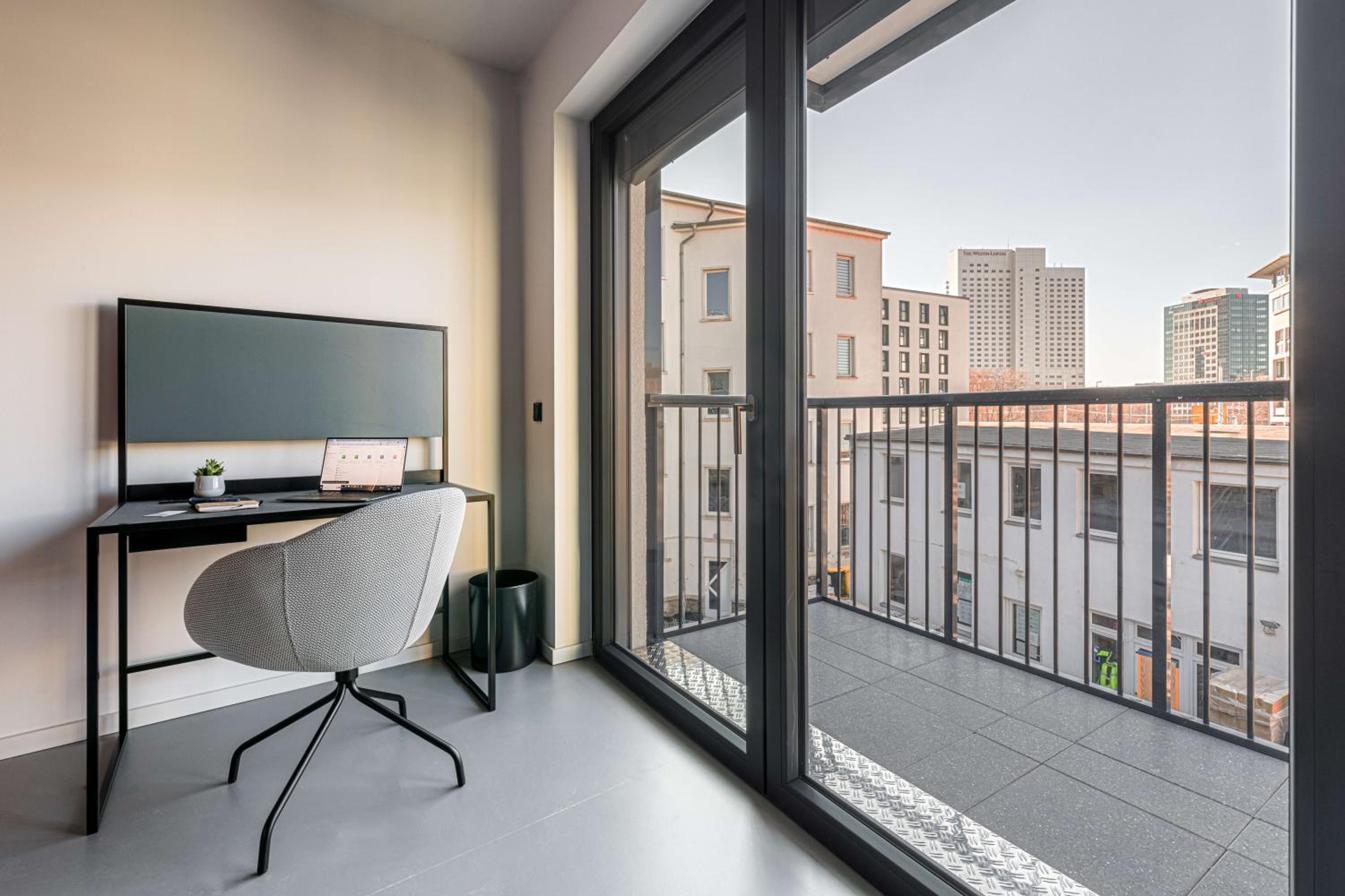 Deluxe Studio with Balcony photo 3