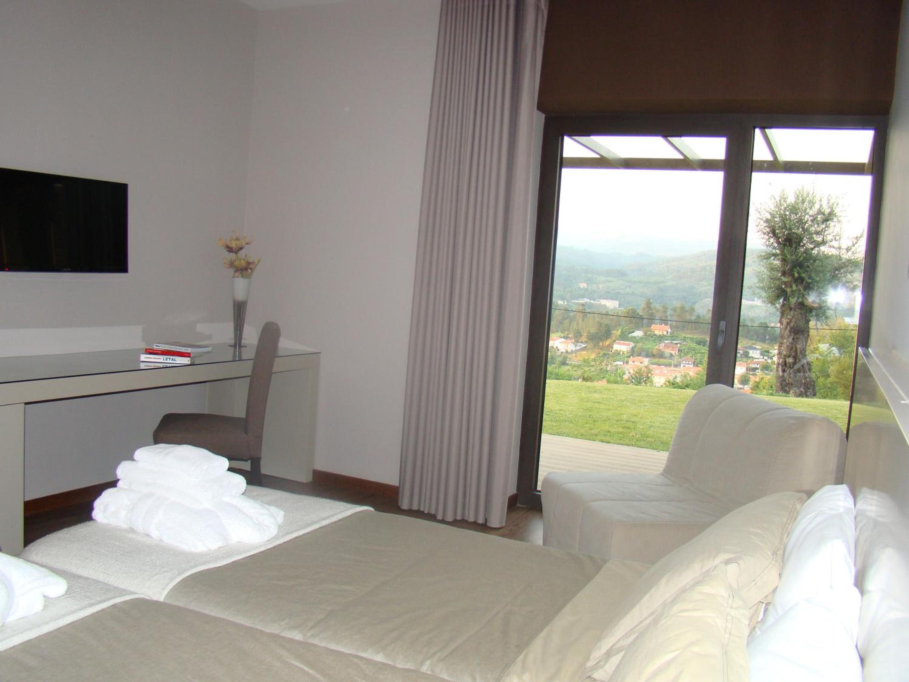 Standard Twin Room with Mountain View - Photo 18