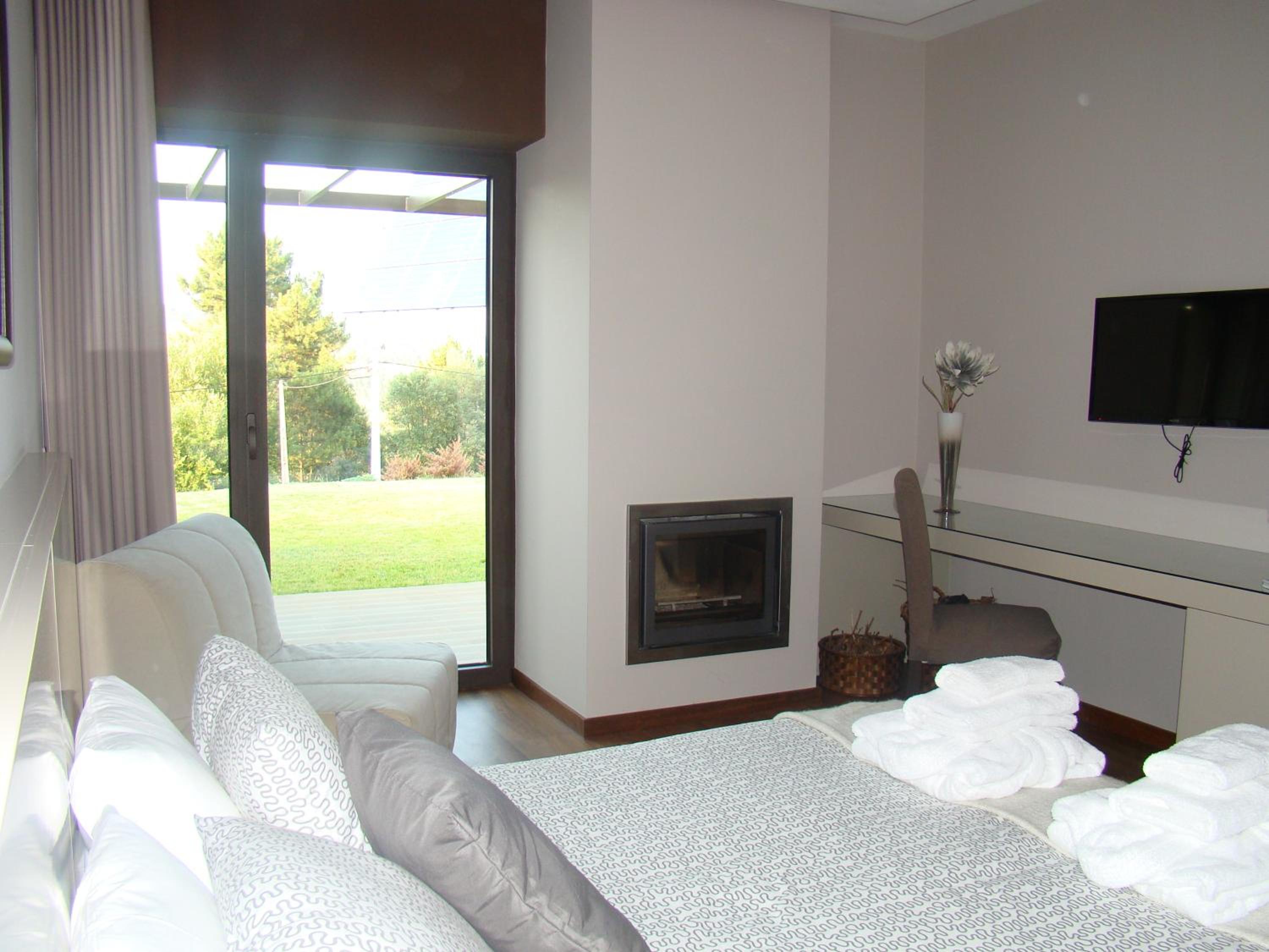 Double Room with Mountain View - Photo 9