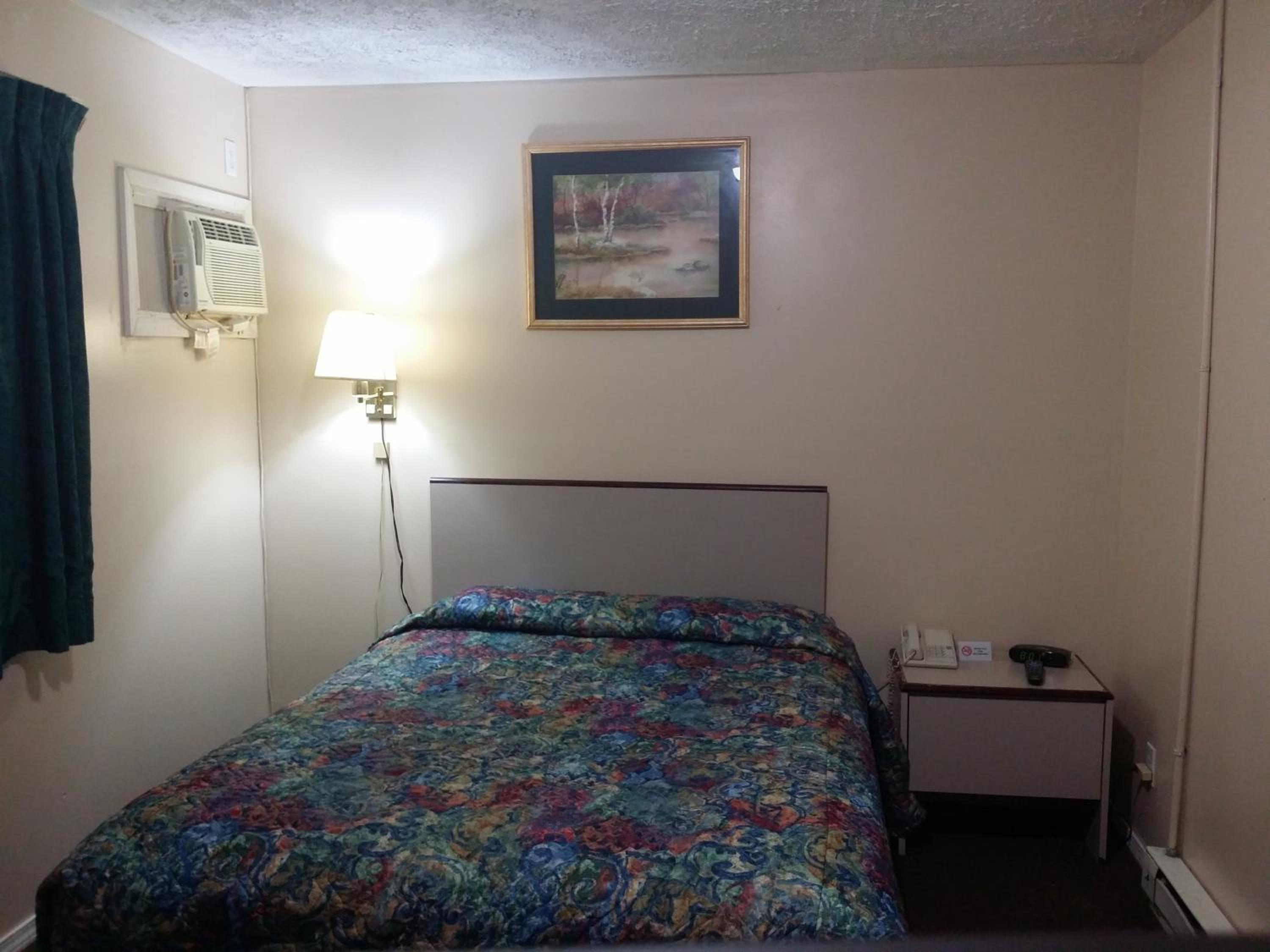 Queen Room photo 1