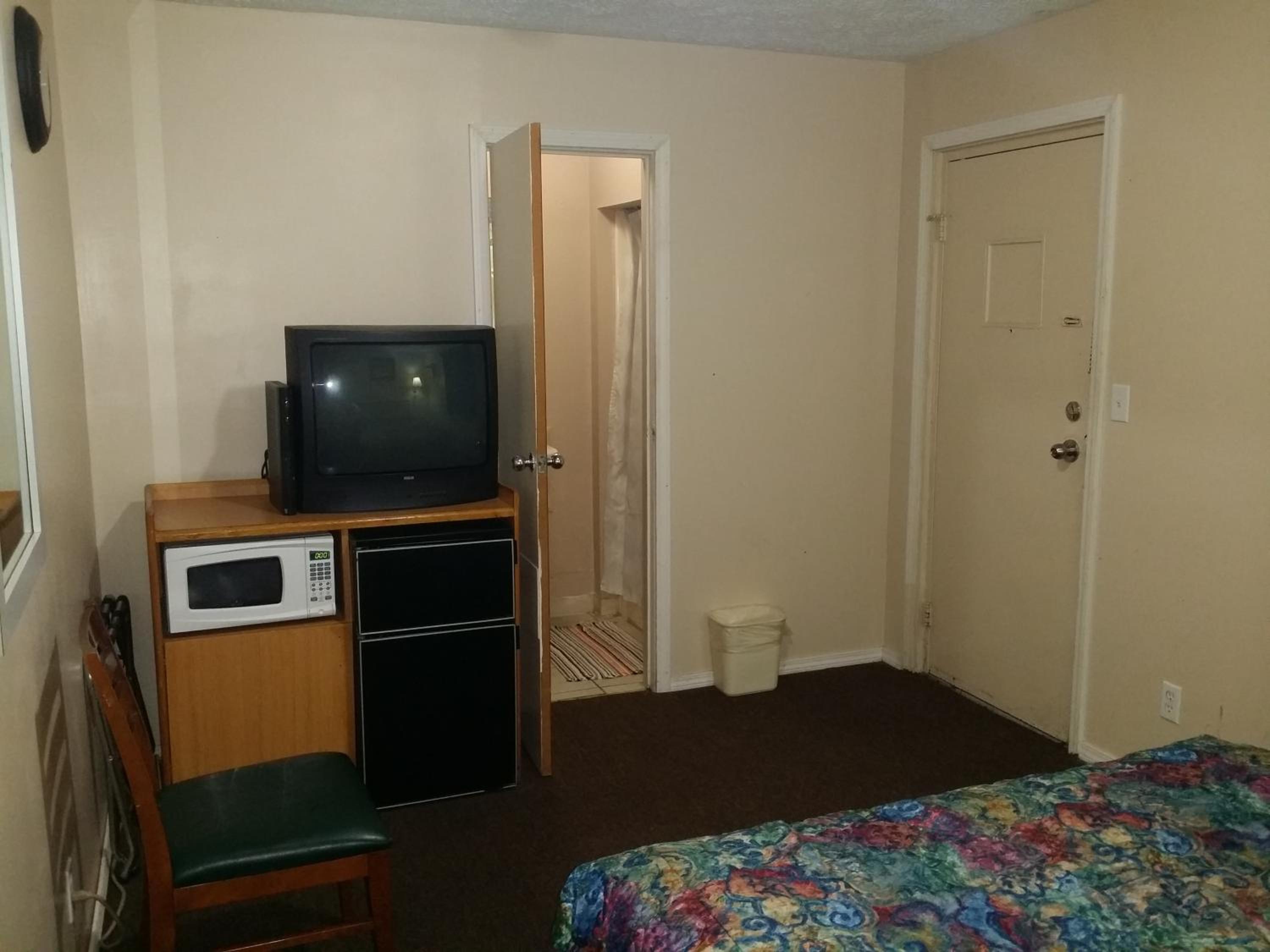 Queen Room photo 2