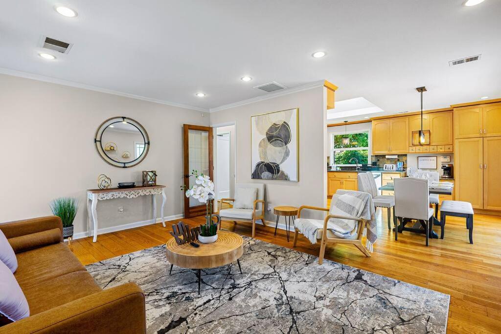 Three-Bedroom House photo 1
