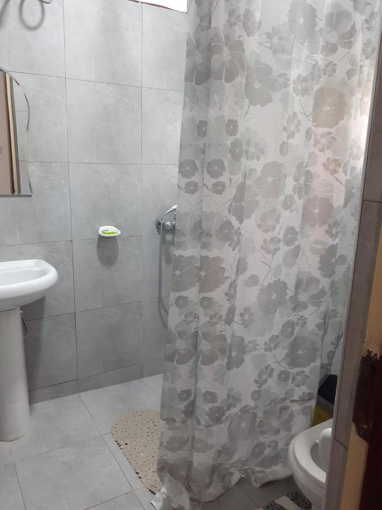 Queen Room photo 2