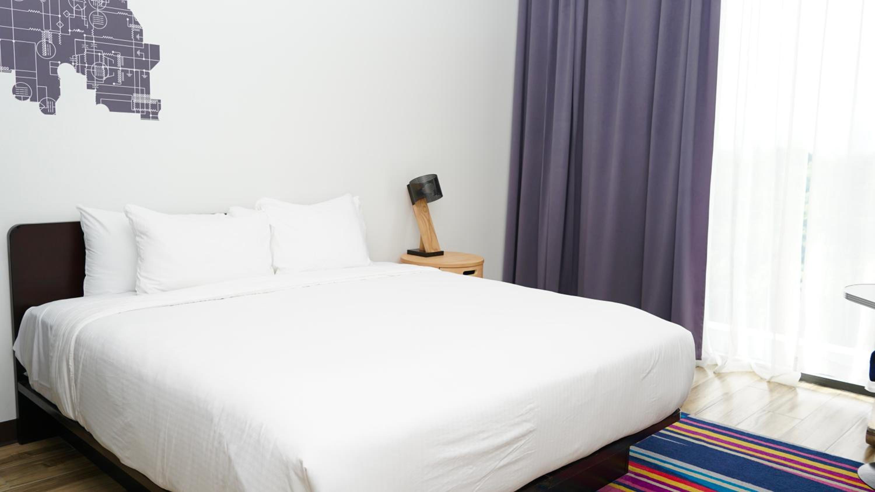 Aloft King Room - Photo 14