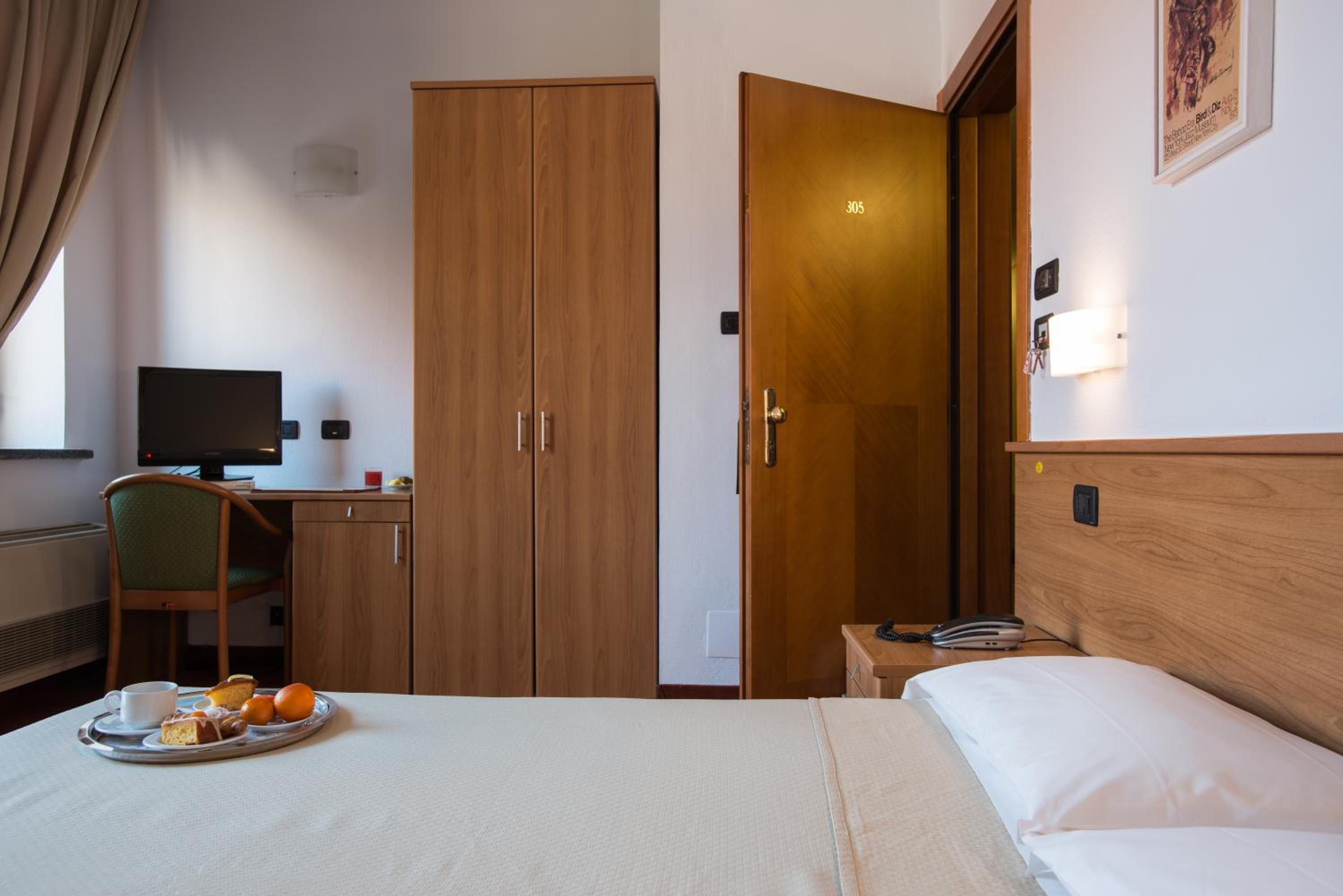 Double Room with Single Use photo 3