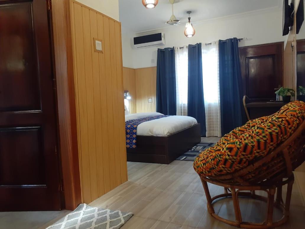 Queen Room photo 3