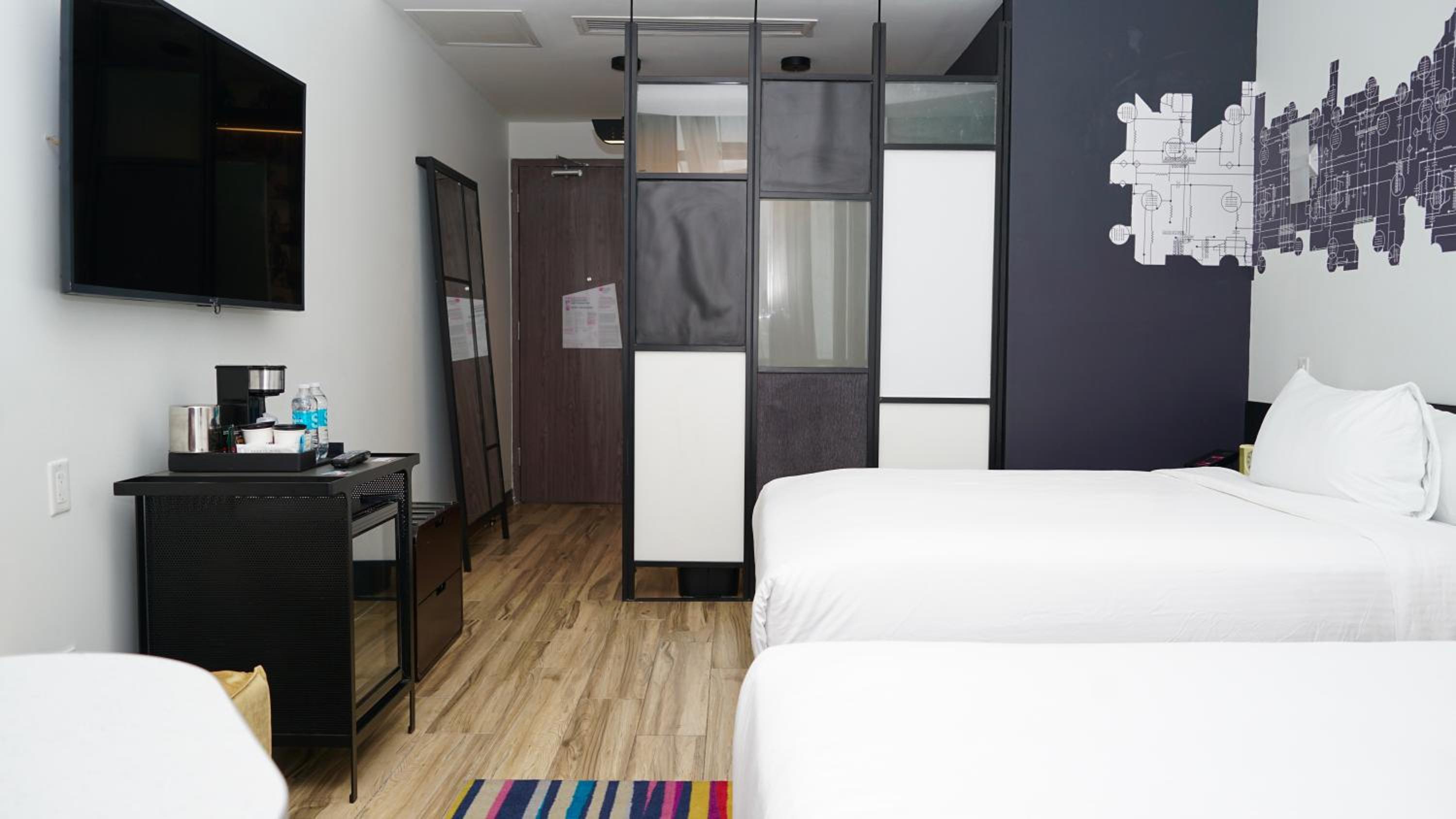 Guest Room with Two Queen Beds and Balcony - Photo 10