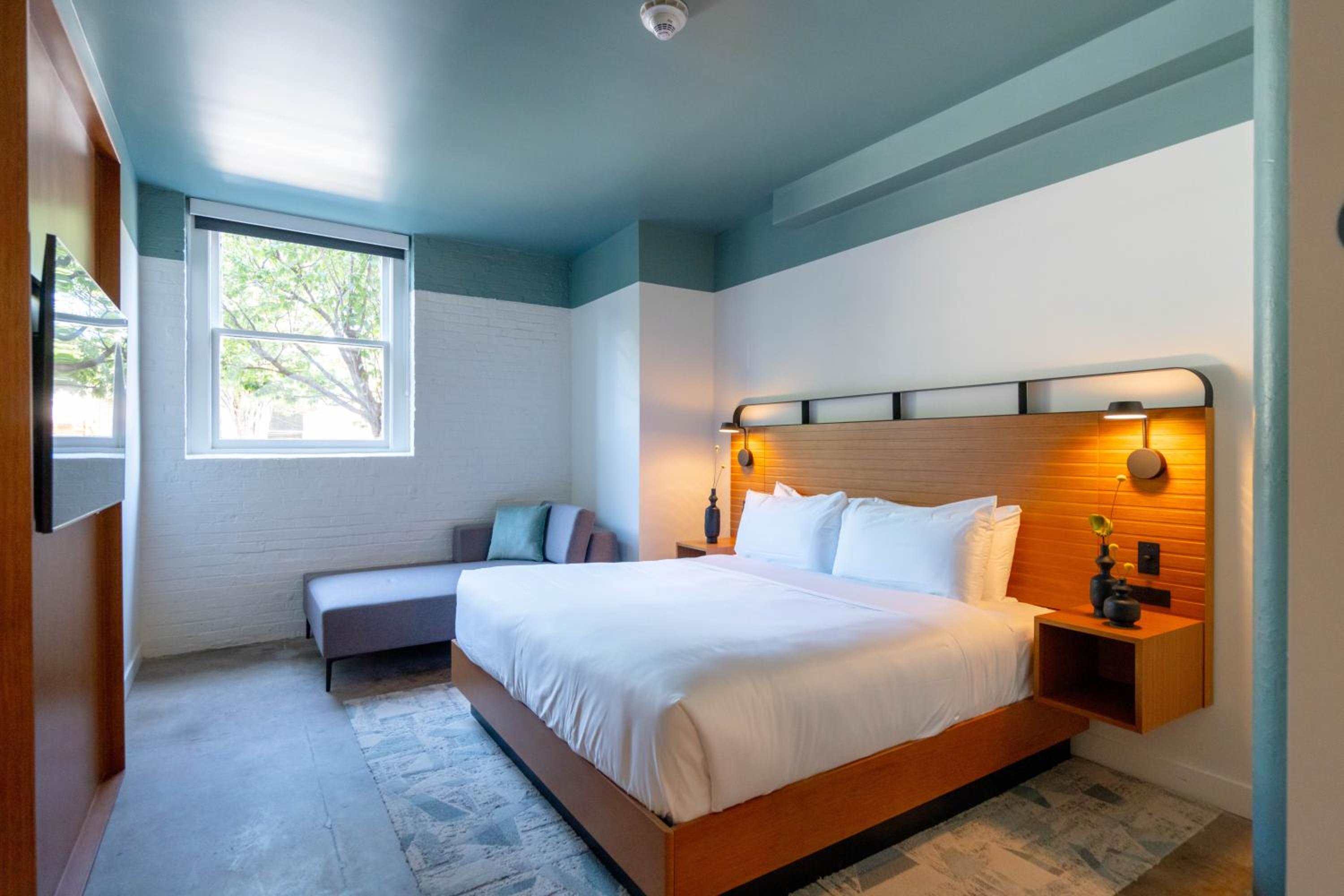 Standard King Room - Photo 2