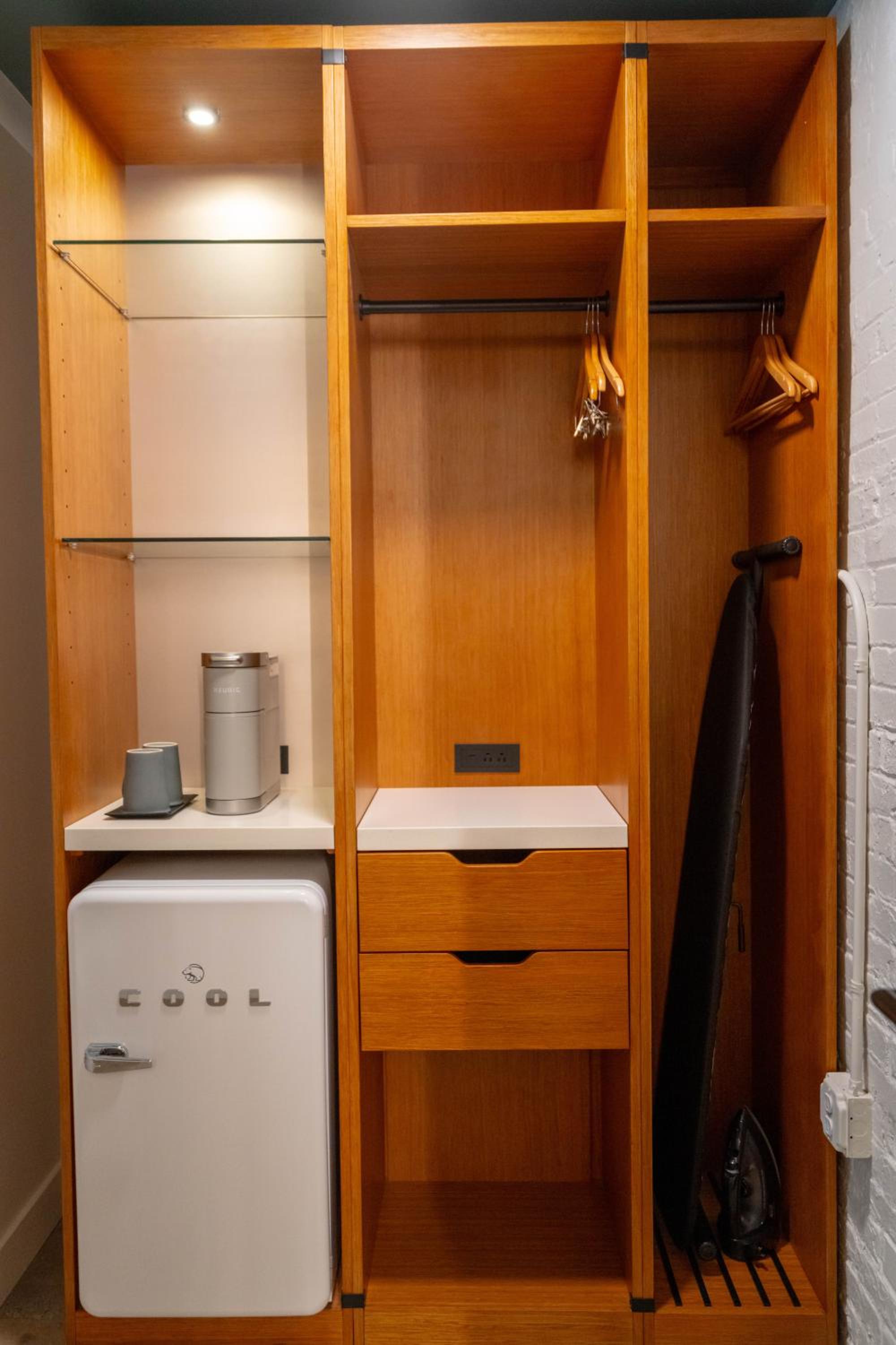 Standard King Room - Photo 18