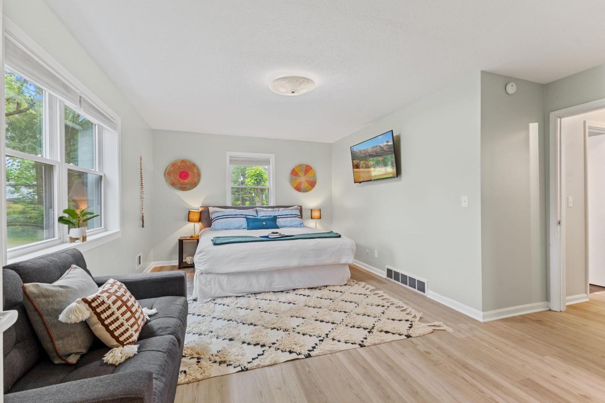 Three-Bedroom House photo 3