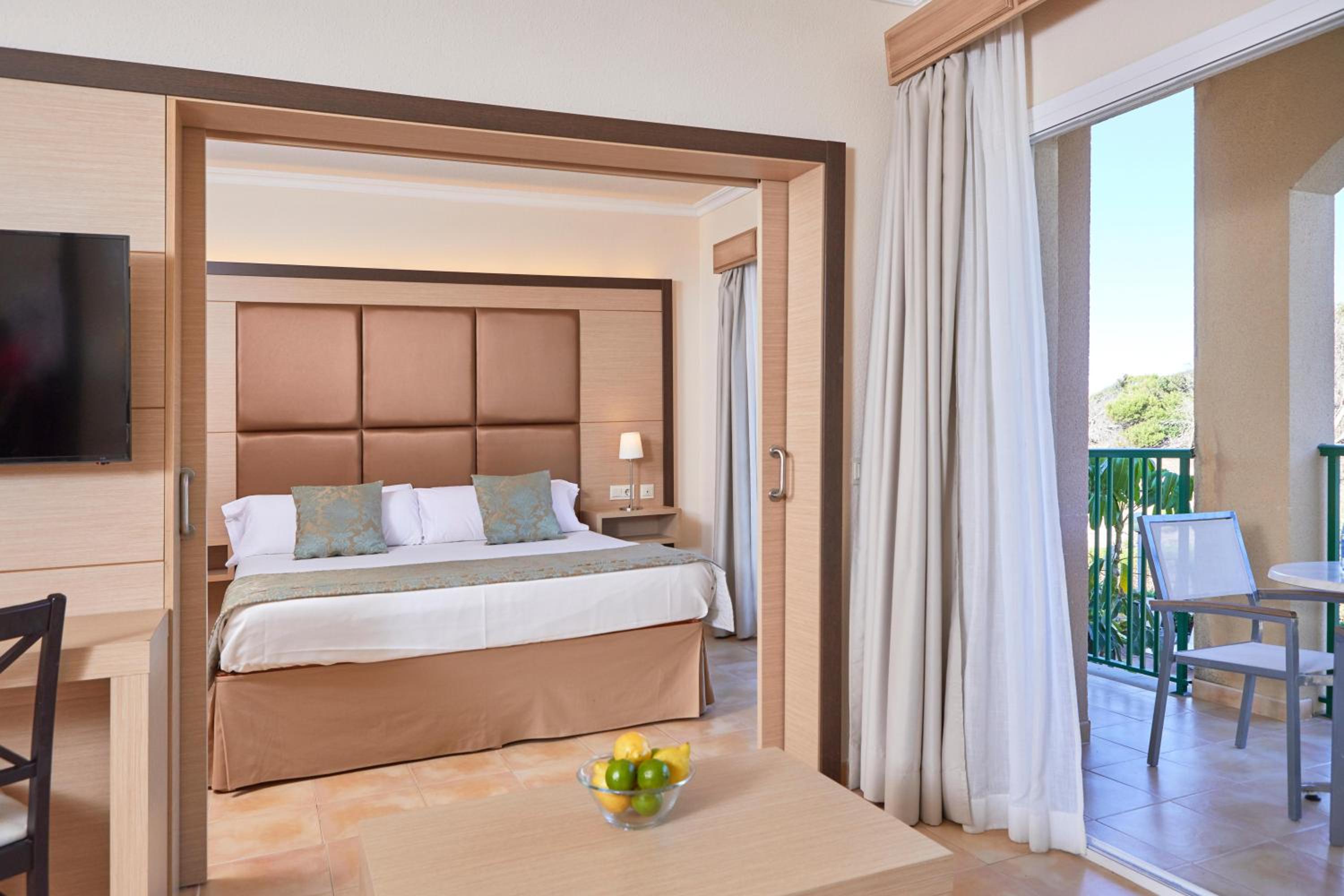 One-Bedroom Suite - Photo 1