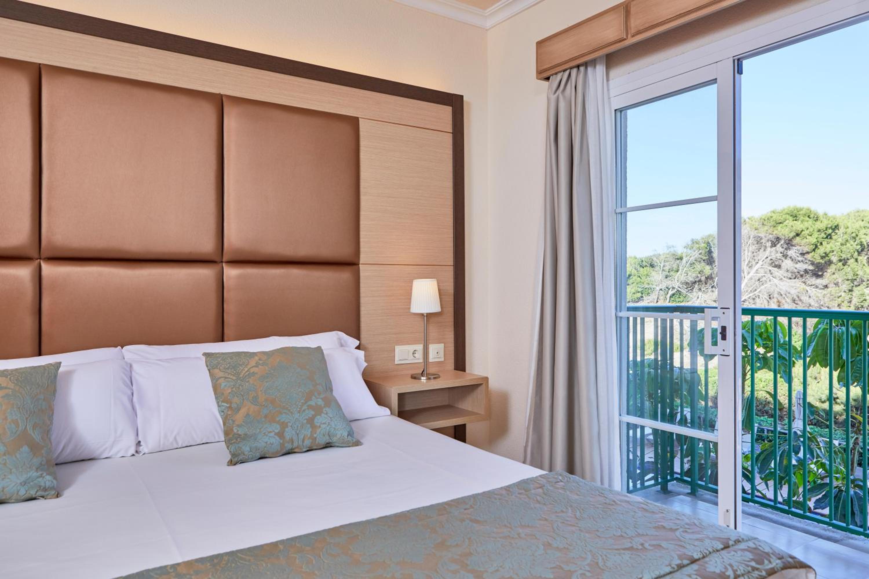 One-Bedroom Suite - Photo 2