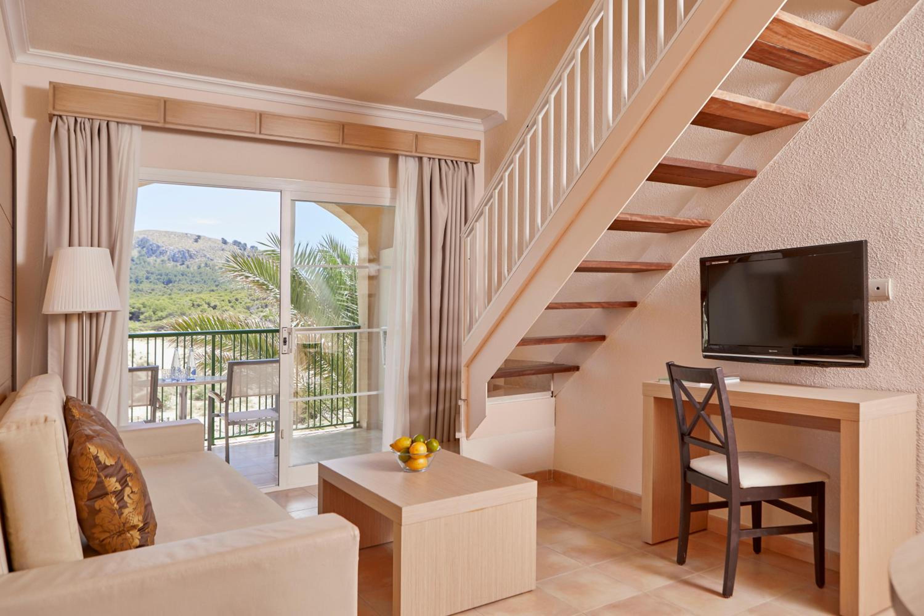 One-Bedroom Penthouse Suite - Photo 1