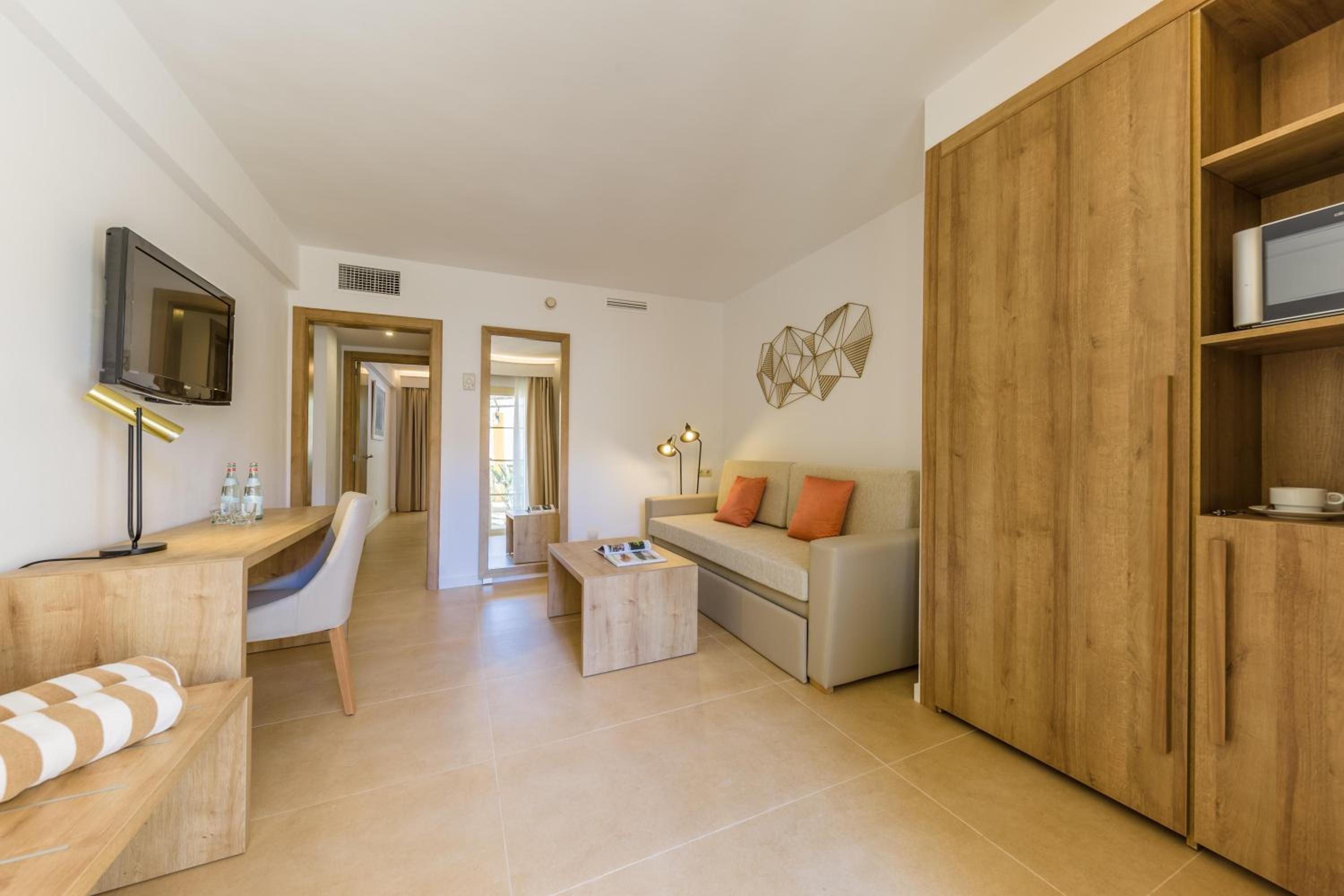 One-Bedroom Park Suite photo 3