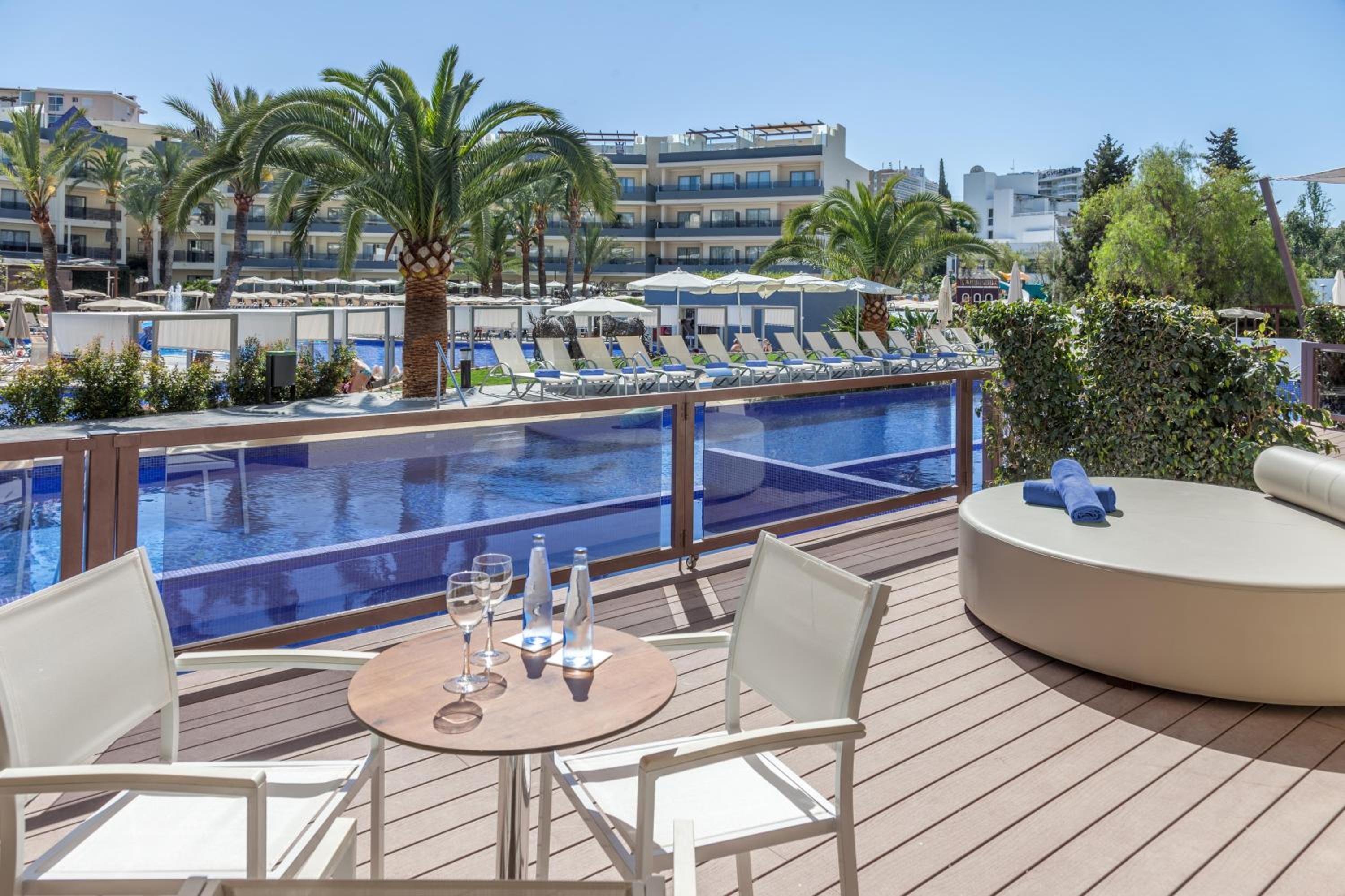 Suite de una habitación con acceso directo a la piscina Suite de una habitación con acceso directo a la piscina