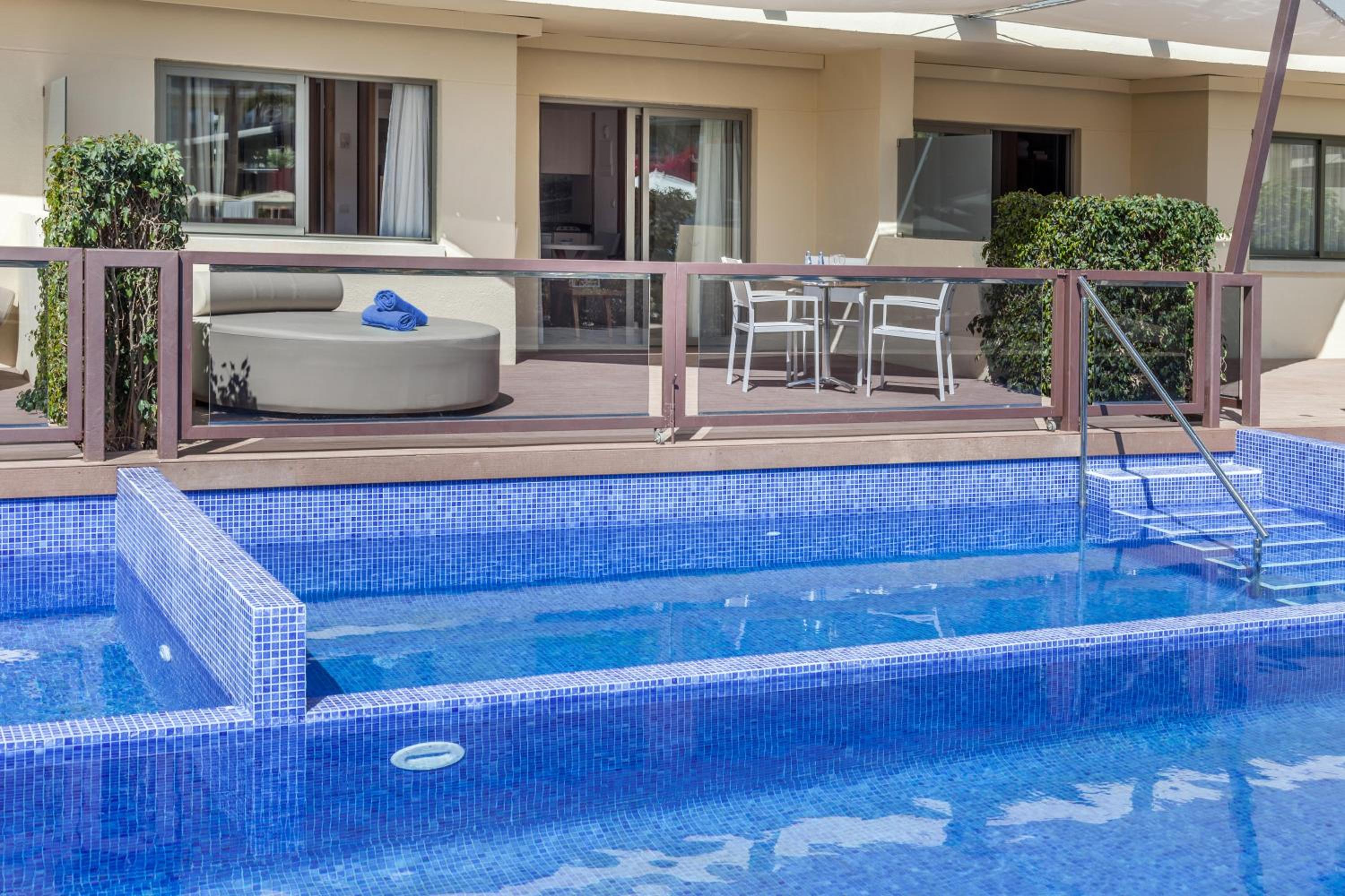 Suite de una habitación con acceso directo a la piscina Suite de una habitación con acceso directo a la piscina