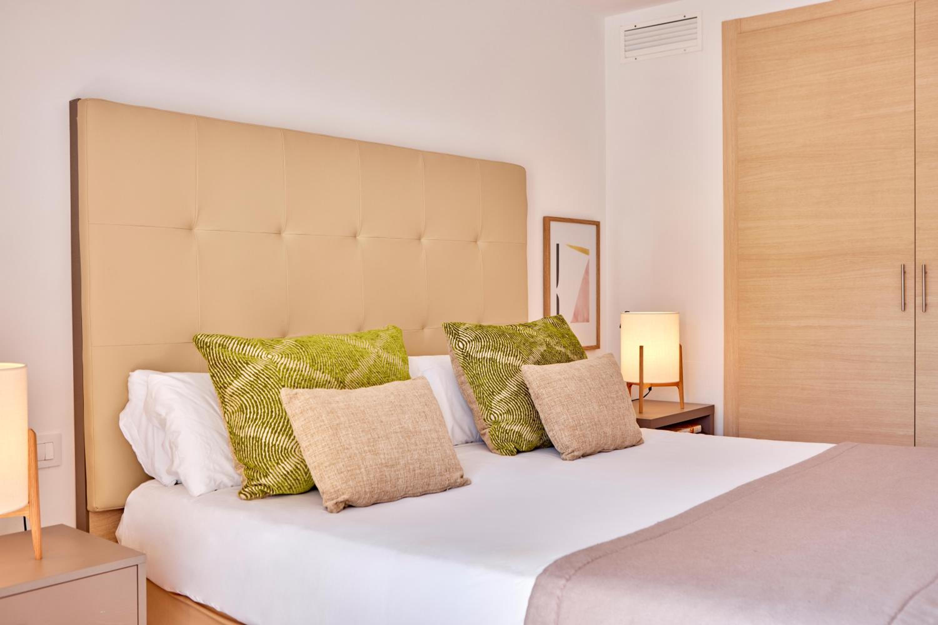 Suite de una habitación con vista a la piscina