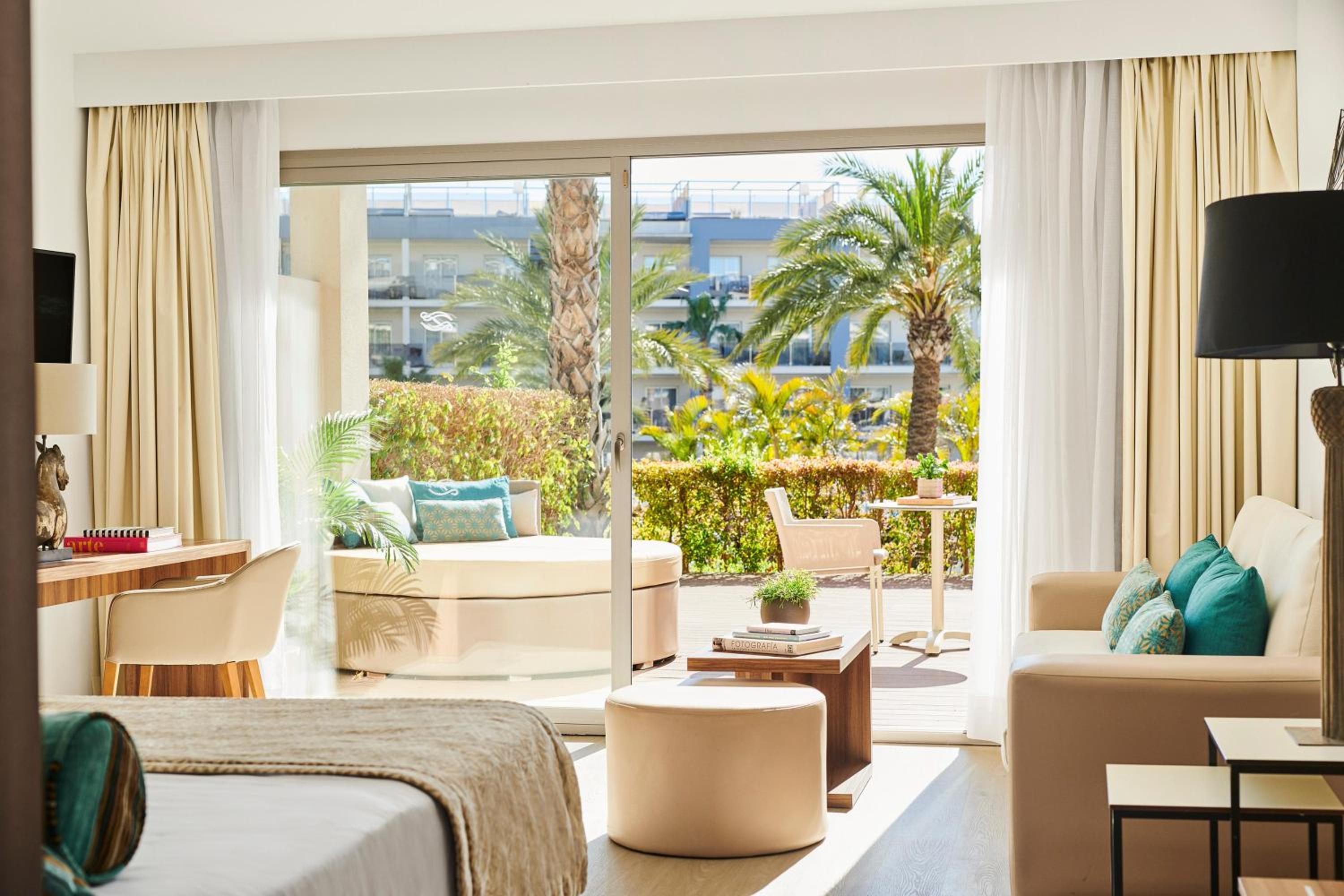 Junior Suite Swim Up