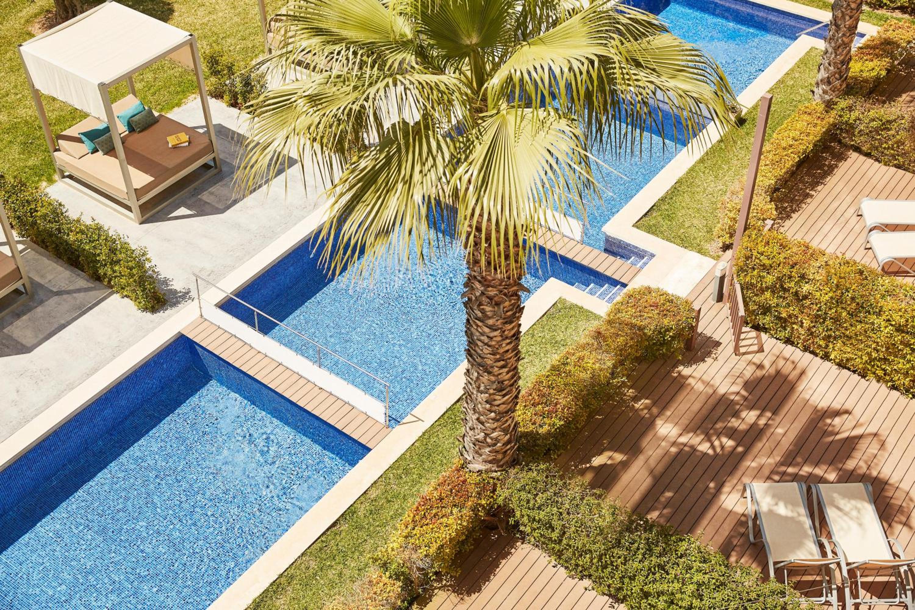 Junior Suite with Private Pool thumbnail 6