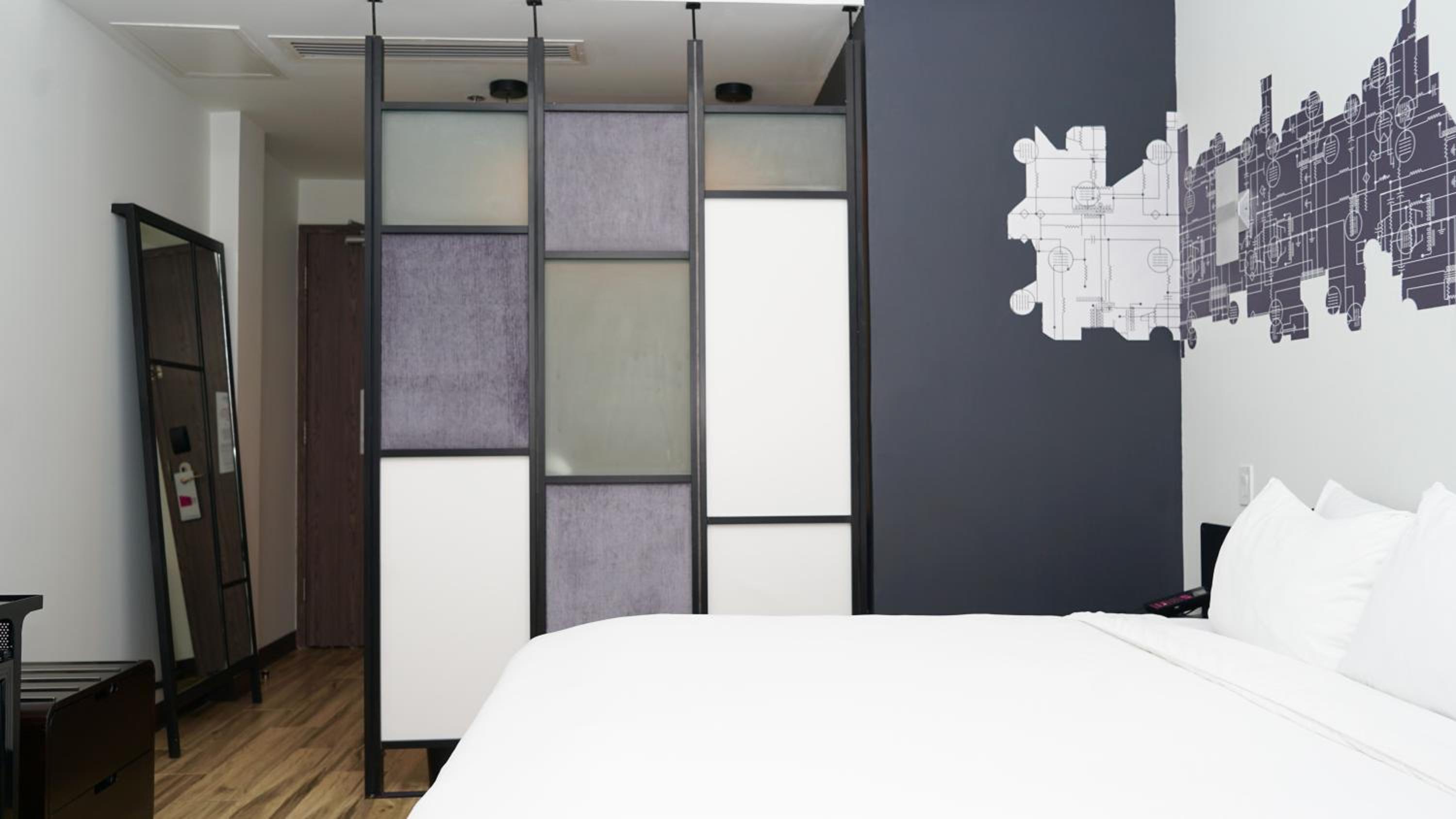 Aloft King Room - Photo 13