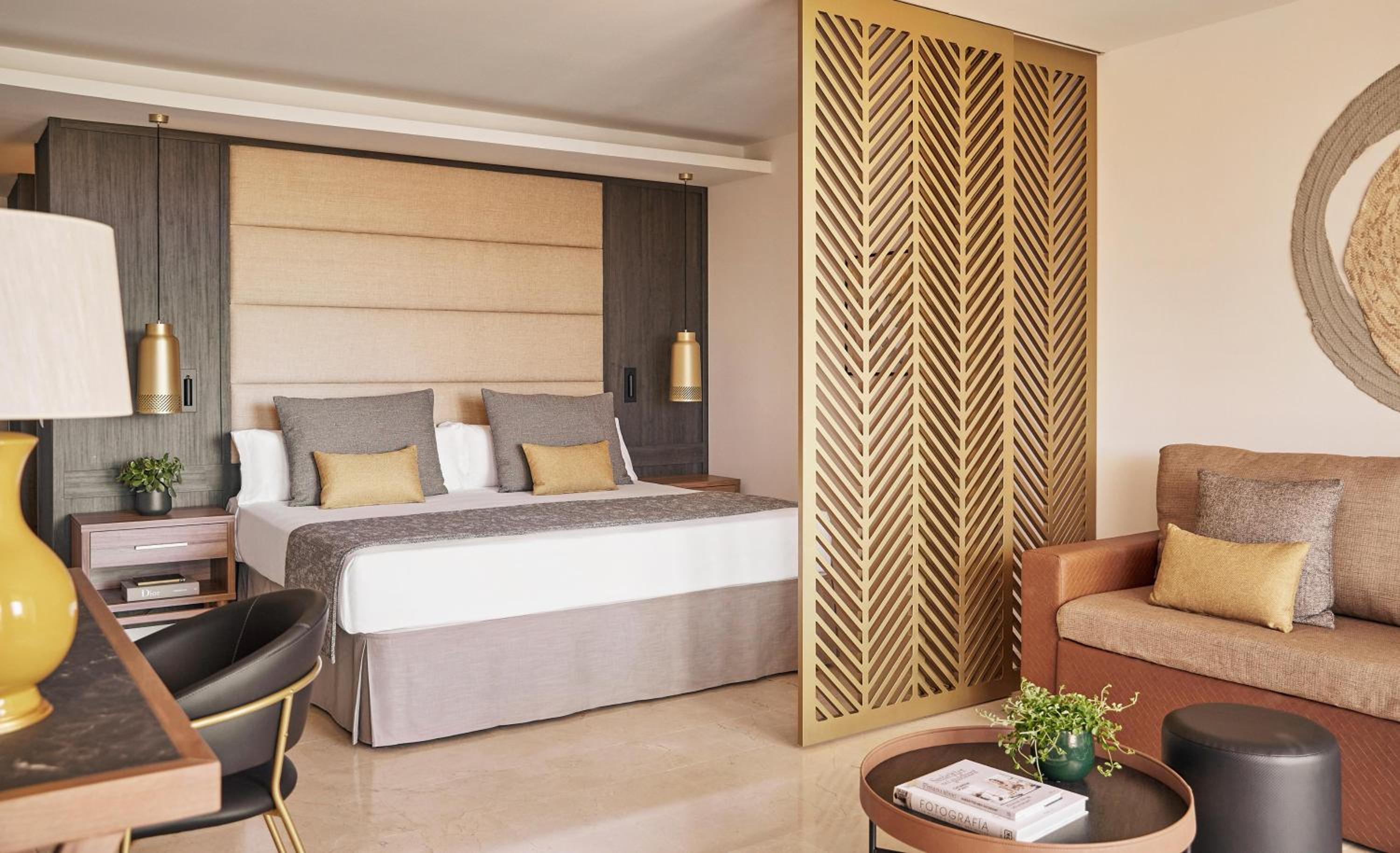 Junior Suite with Private Pool - Photo 6