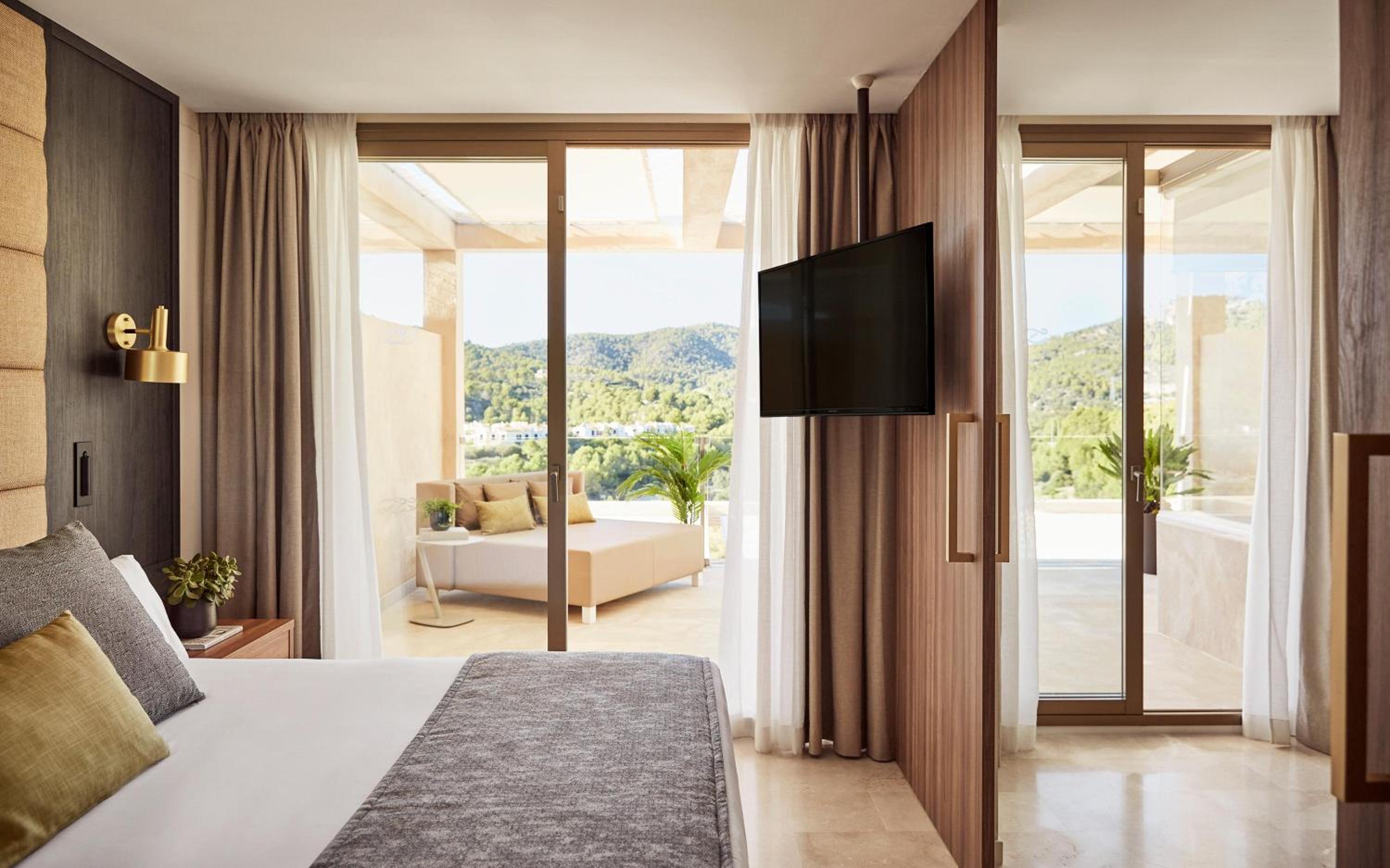 One-Bedroom Suite with Pool View - Photo 5