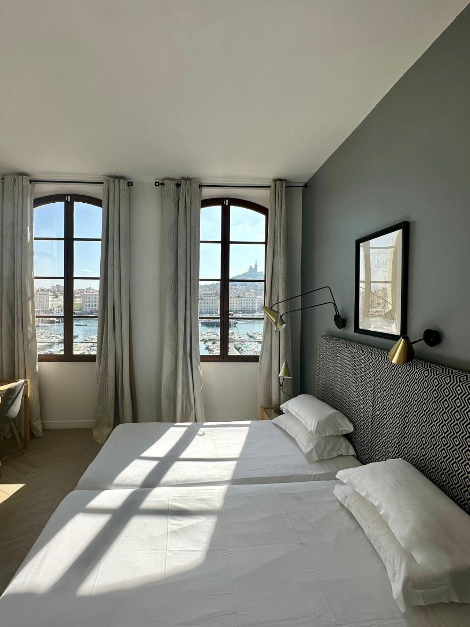 Superior Twin Room with Old Port View photo 1