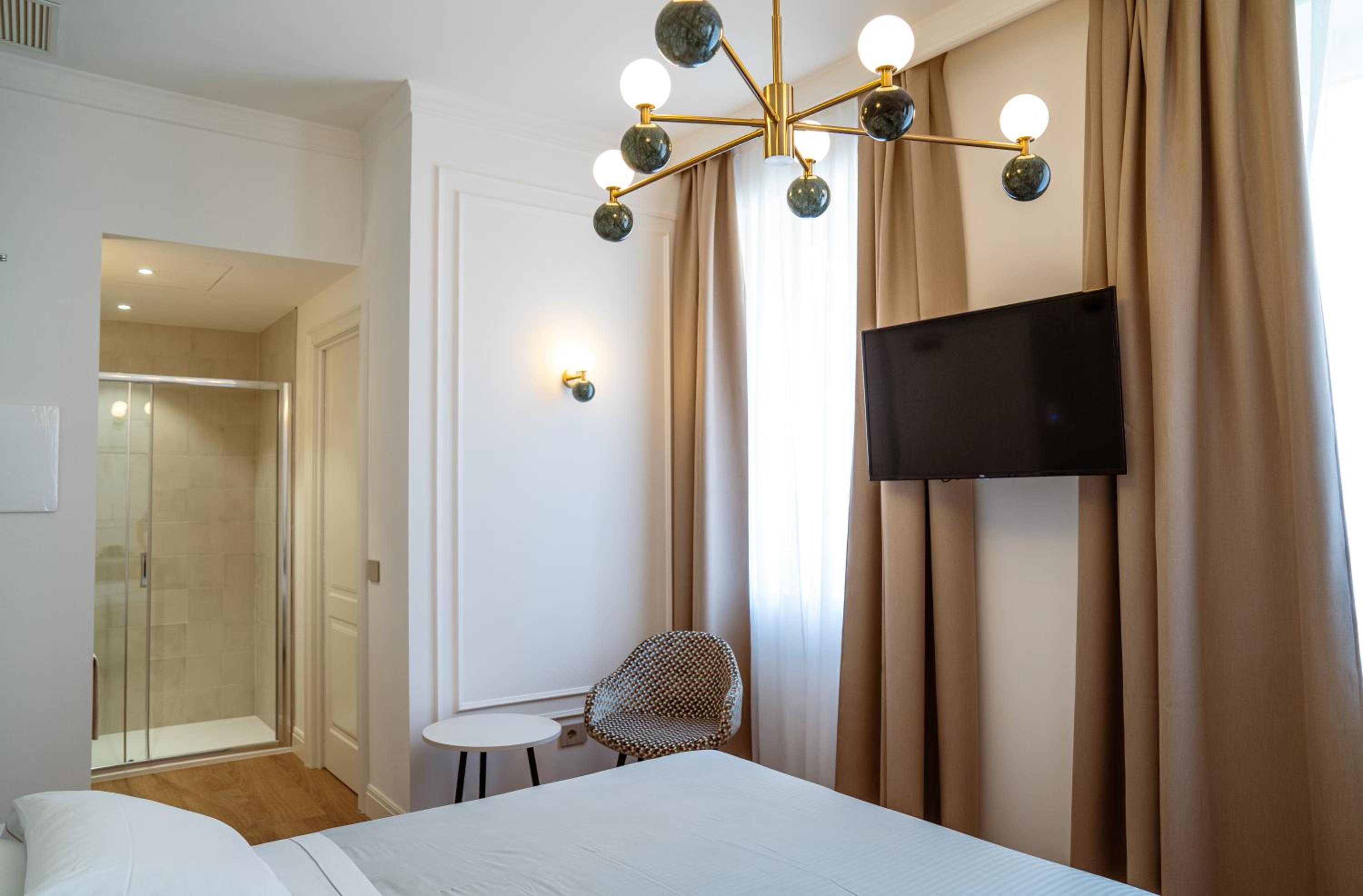Superior Double Room - Photo 1