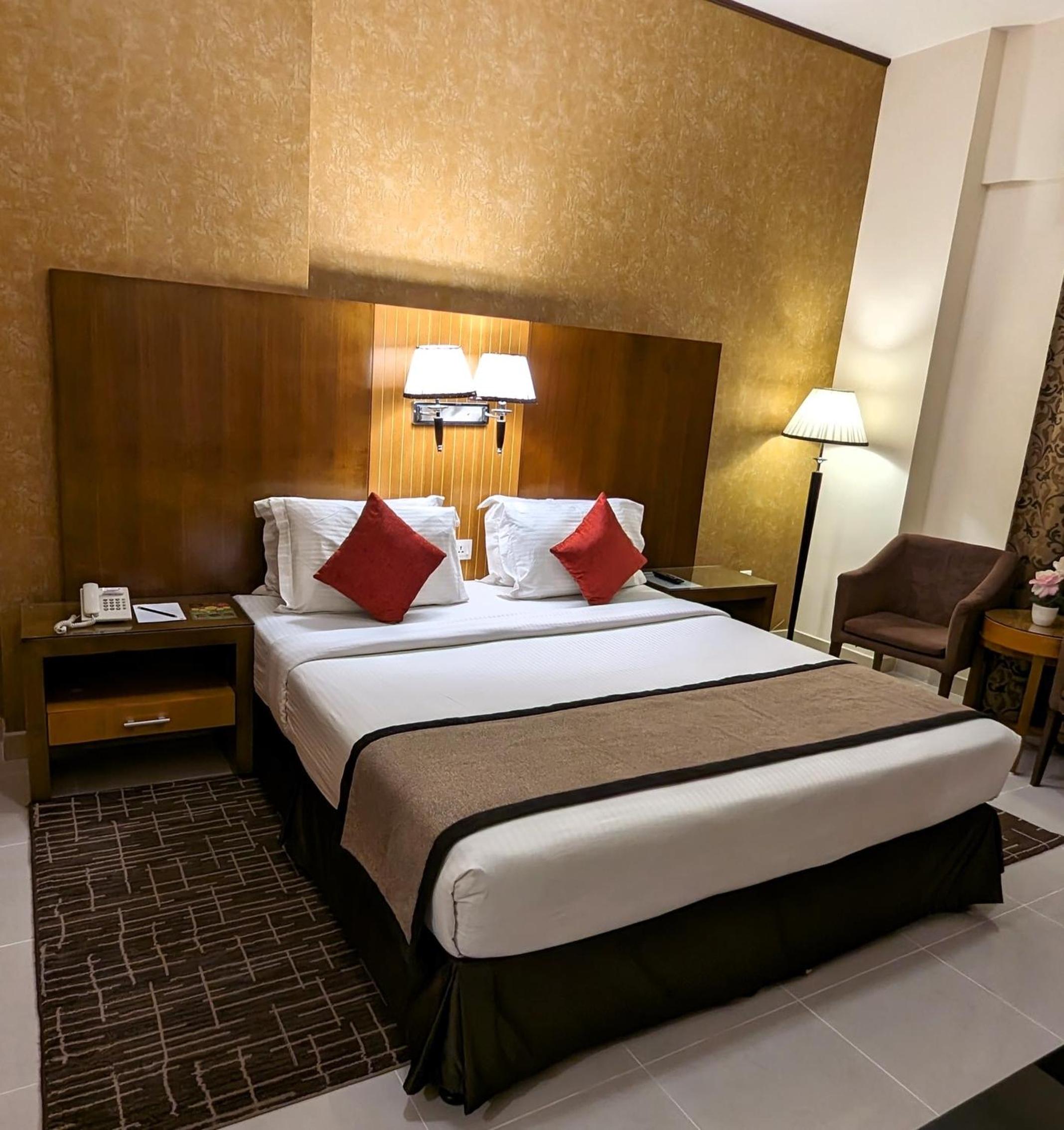 Standard King Room photo 3
