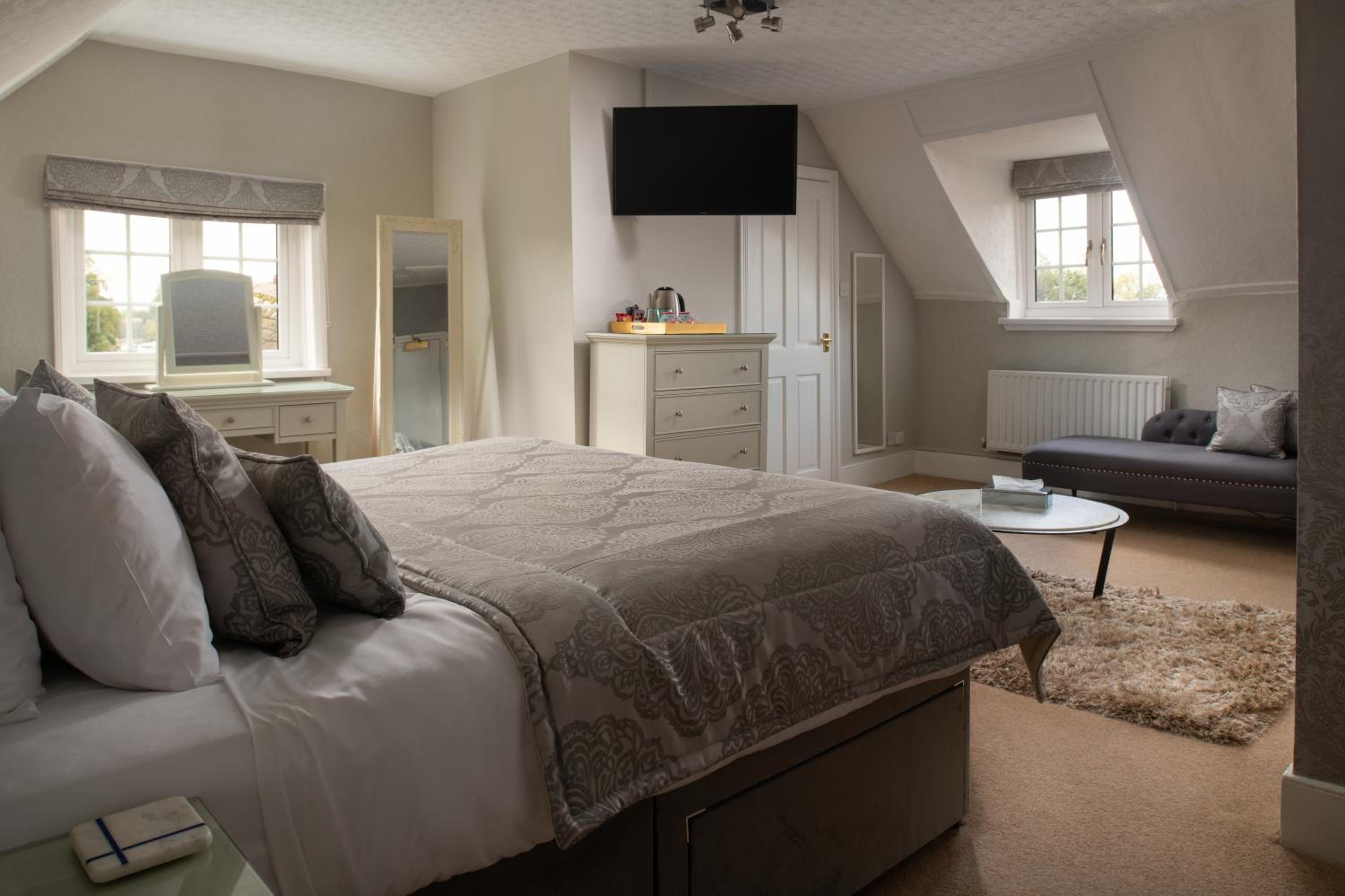 Superior Suite - Photo 1