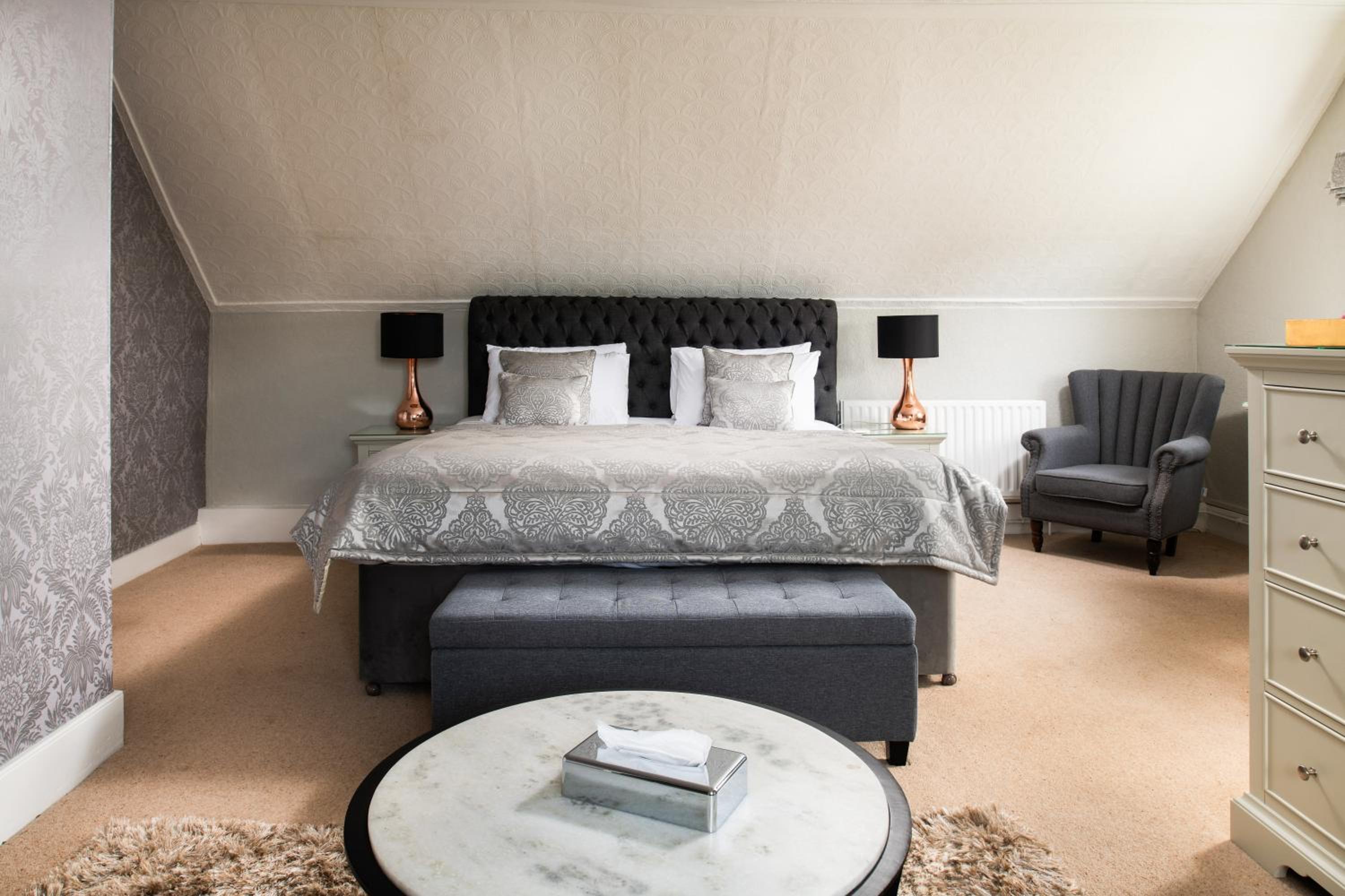 Superior Suite - Photo 7