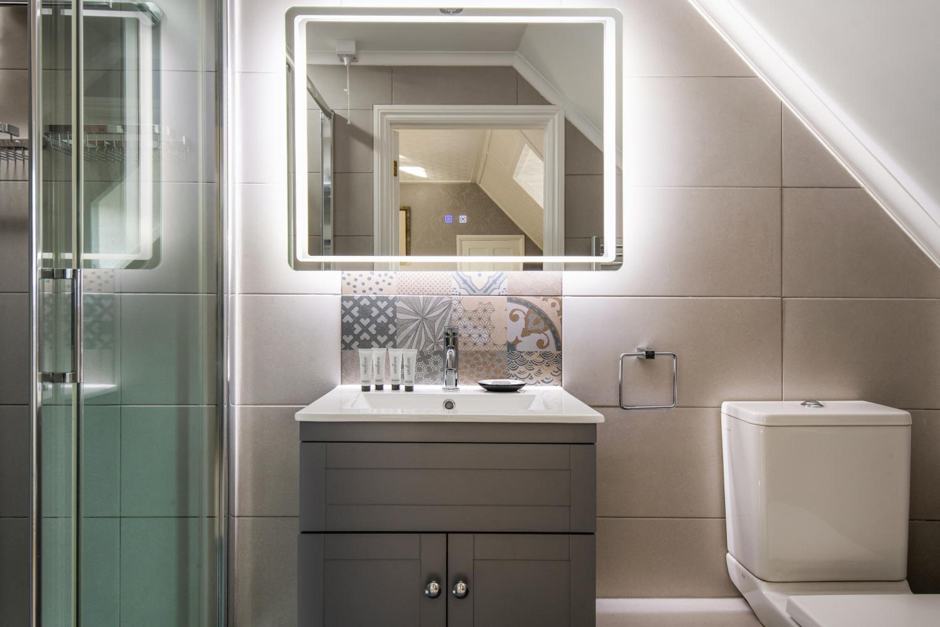 Superior Suite - Photo 5