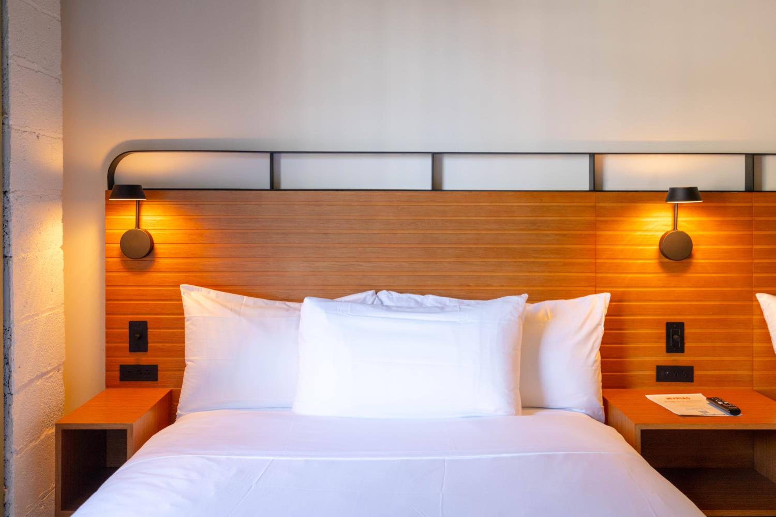 Standard Queen Room With Two Queen Beds - Photo 9