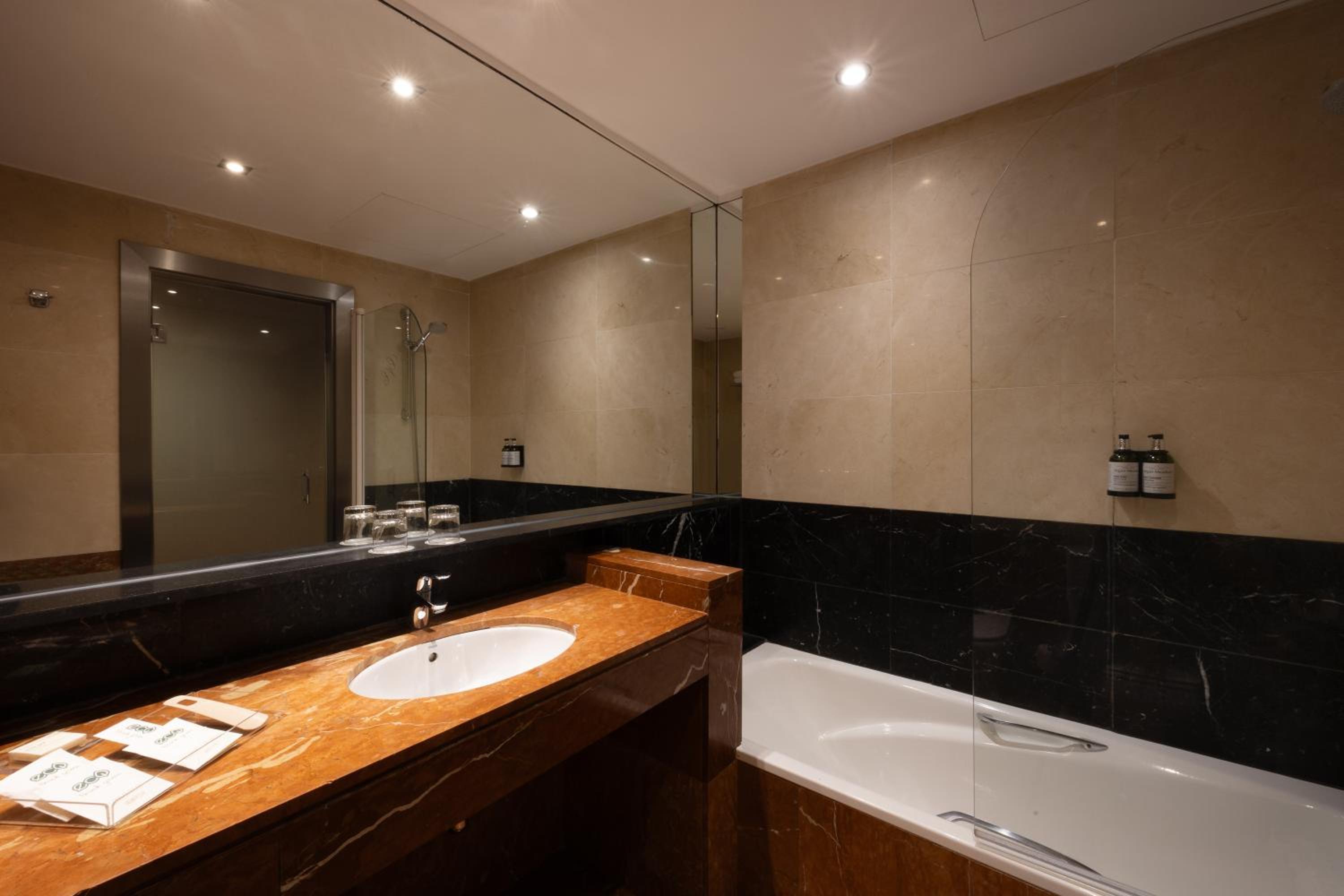 Superior Double or Twin Room photo 2