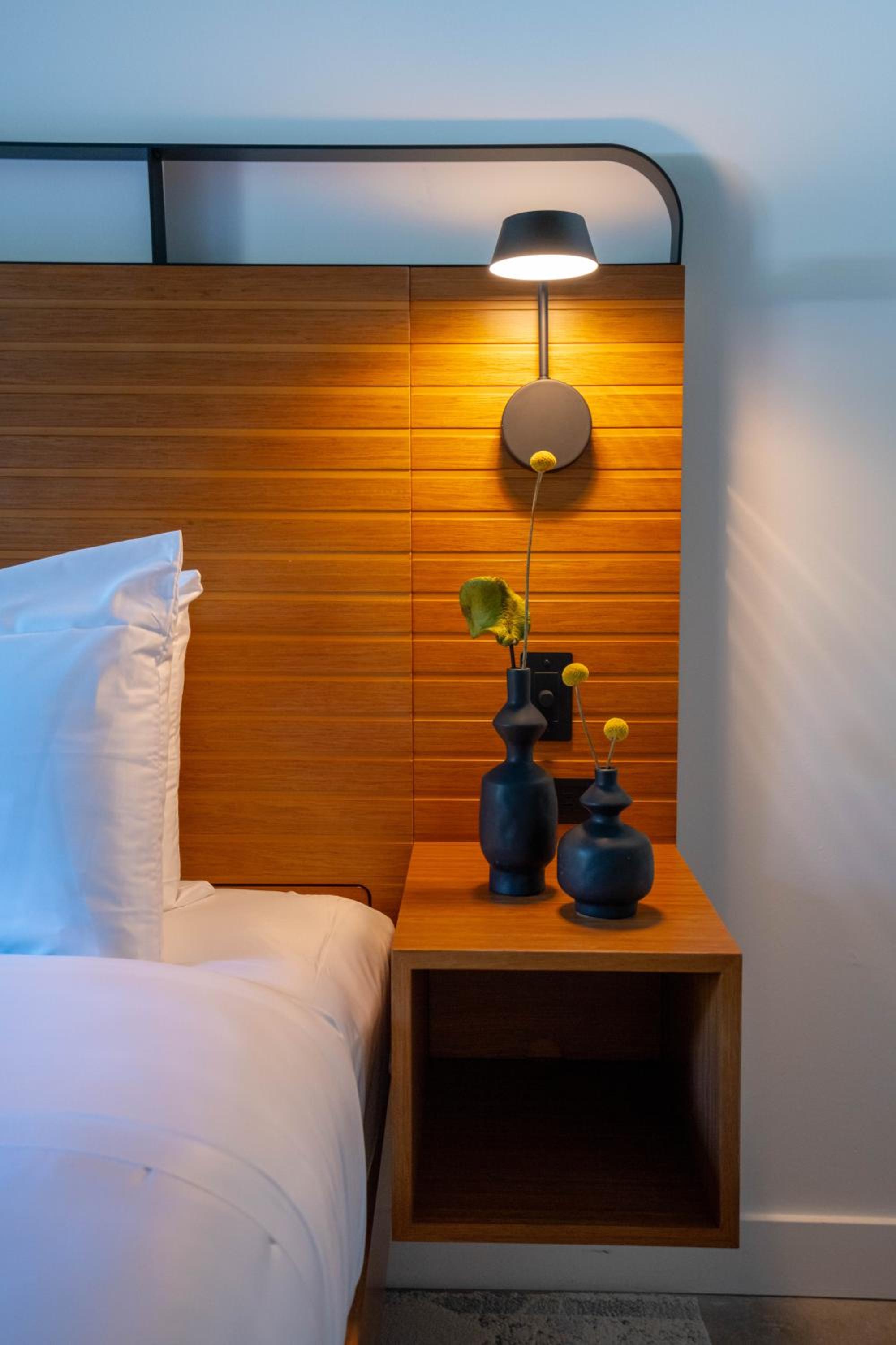 Standard Queen Room With Two Queen Beds - Photo 6