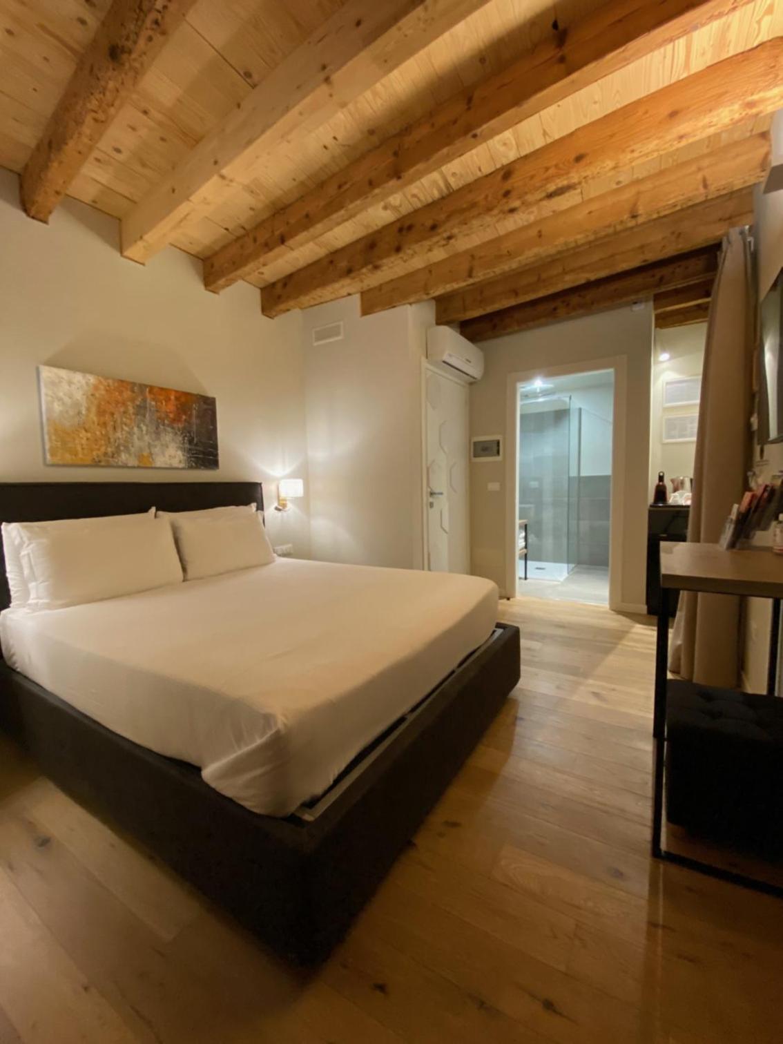 Superior Double Room - Photo 8