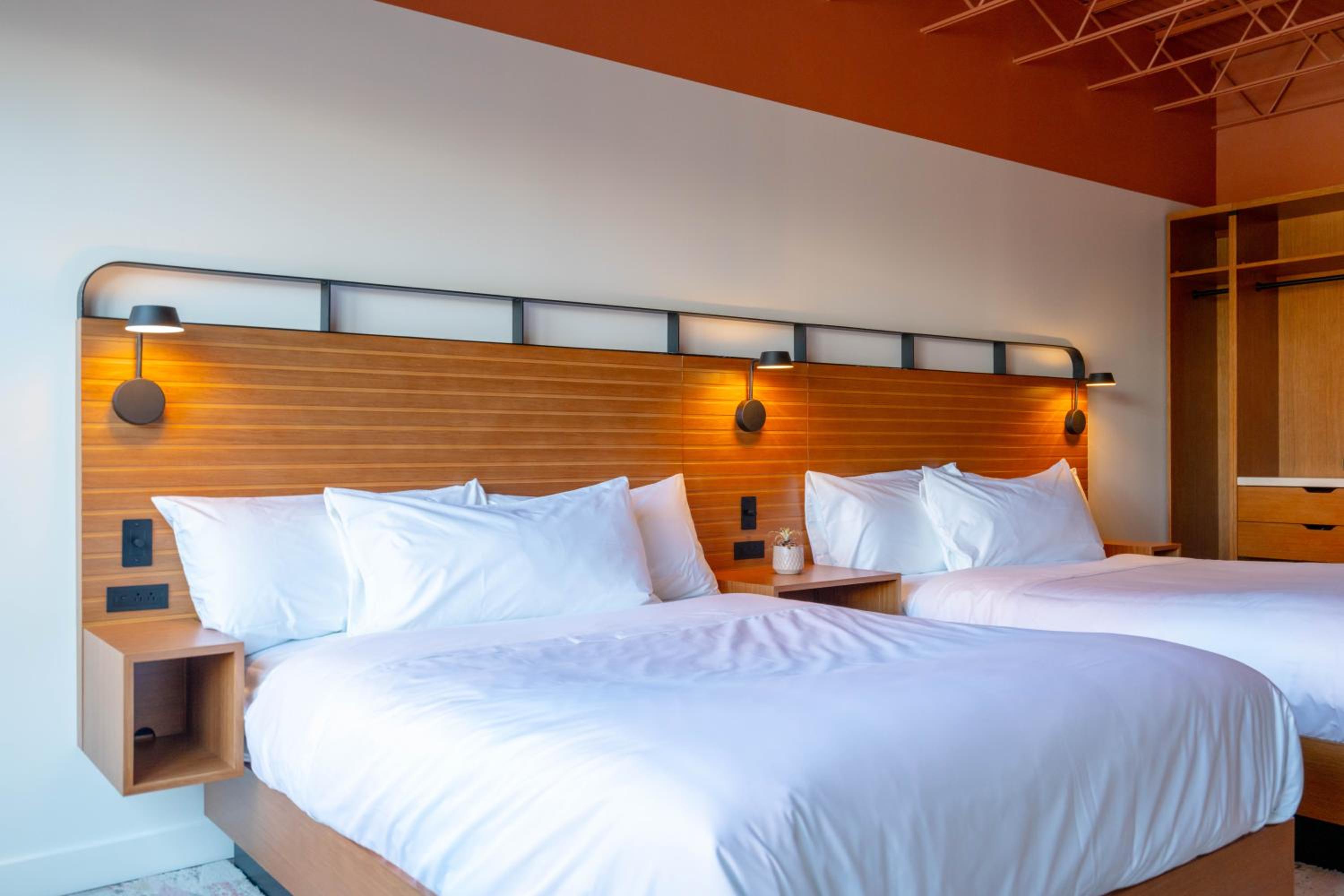 Standard Queen Room With Two Queen Beds - Photo 16