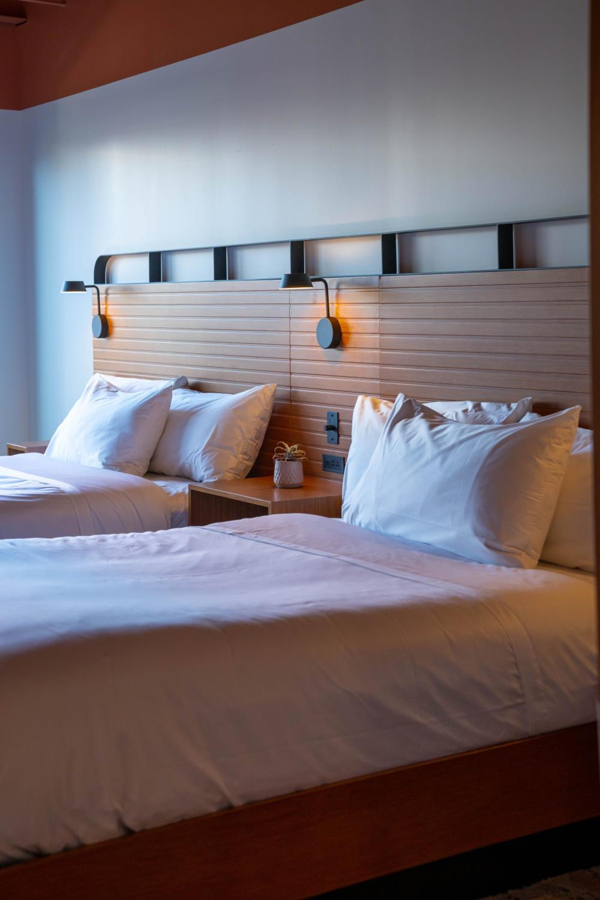 Standard Queen Room With Two Queen Beds - Photo 17